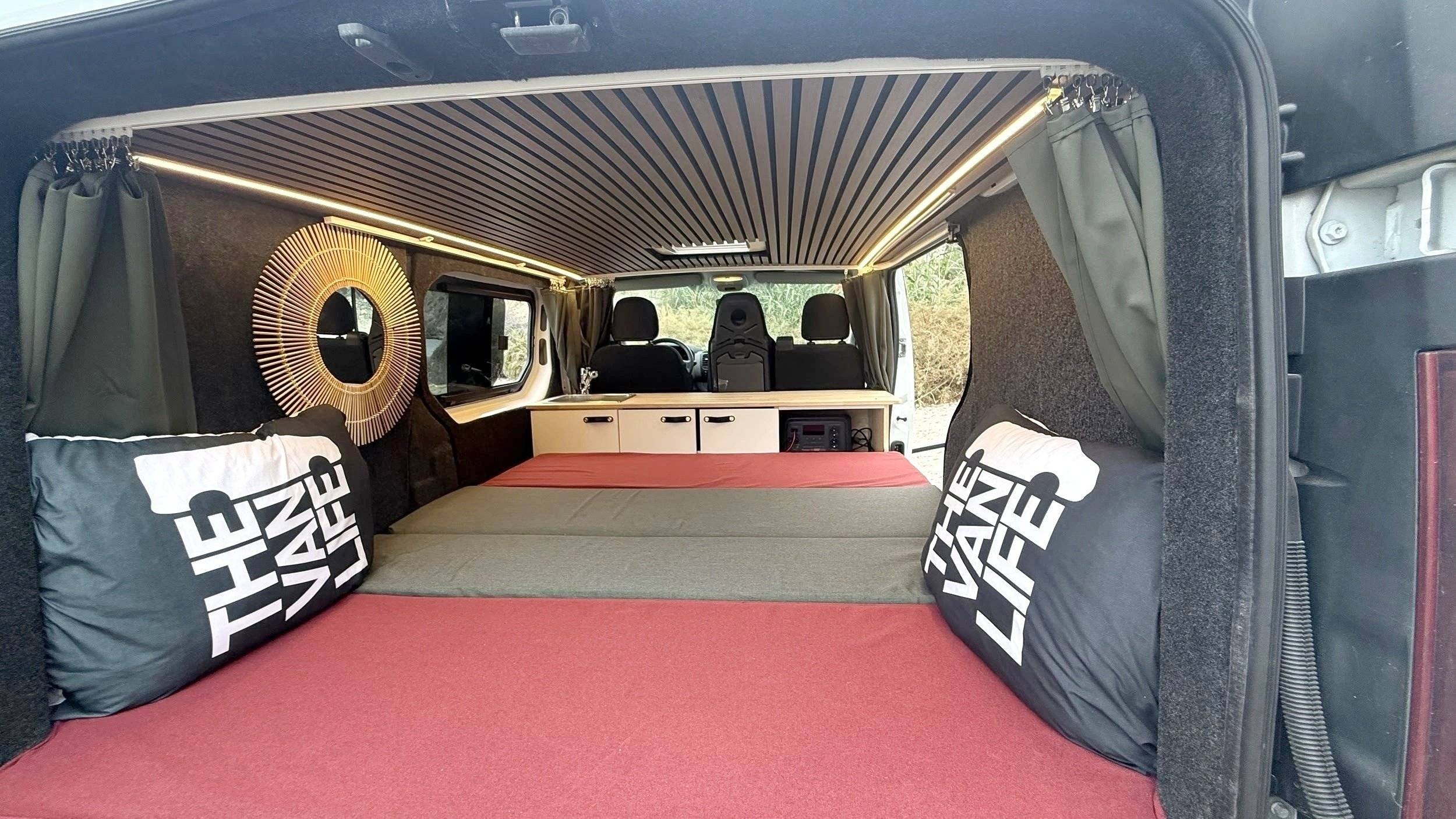 Couchages Renault Trafic 1,6 l 120 ch - Yescapa