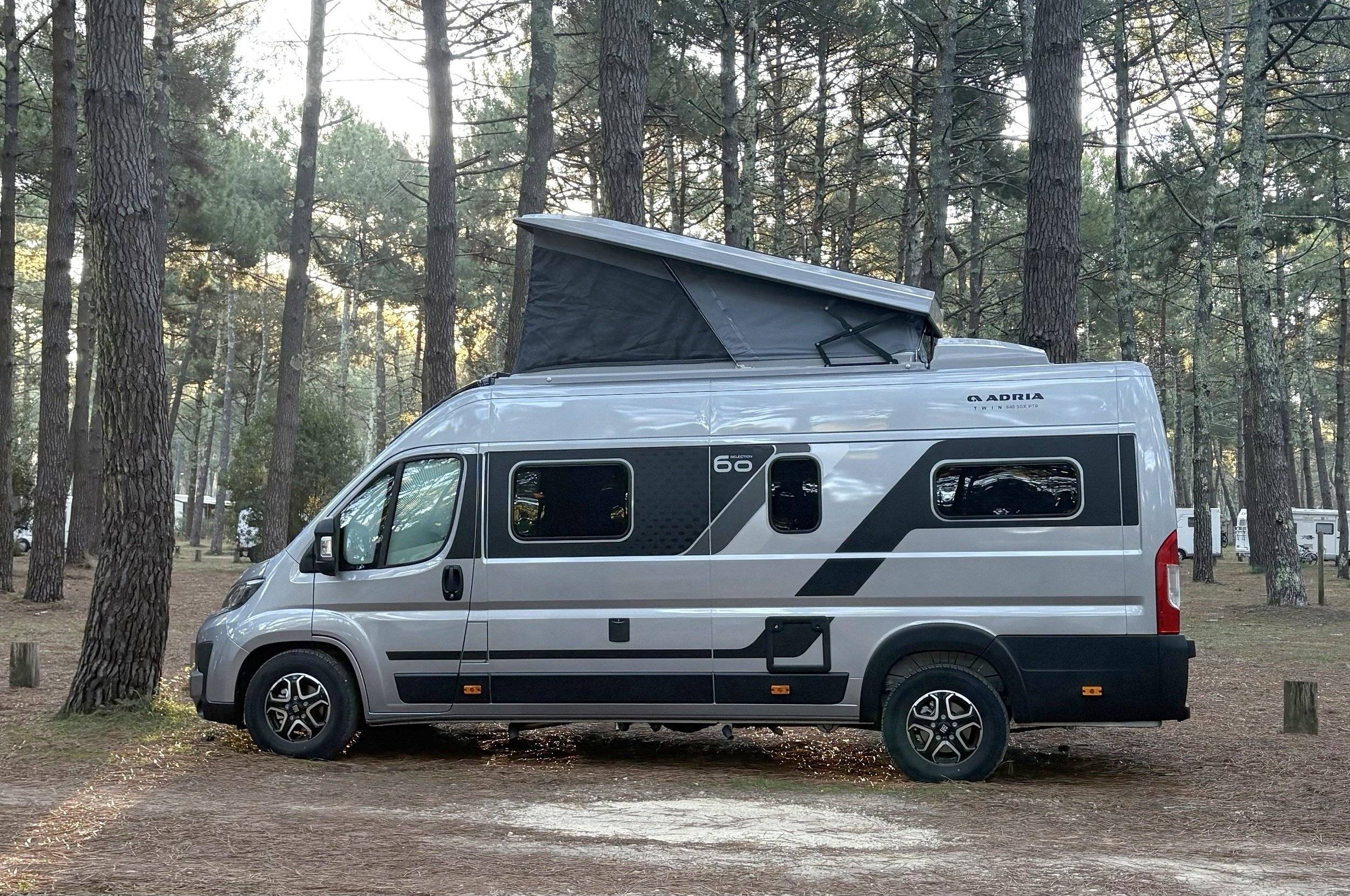 Vue avant de 3/4 Fiat Ducato 2,2 l Multijet 130 ch. - Yescapa
