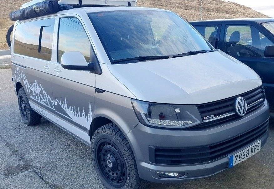 Front view from 3/4 Volkswagen Volkswagen T6 - Yescapa
