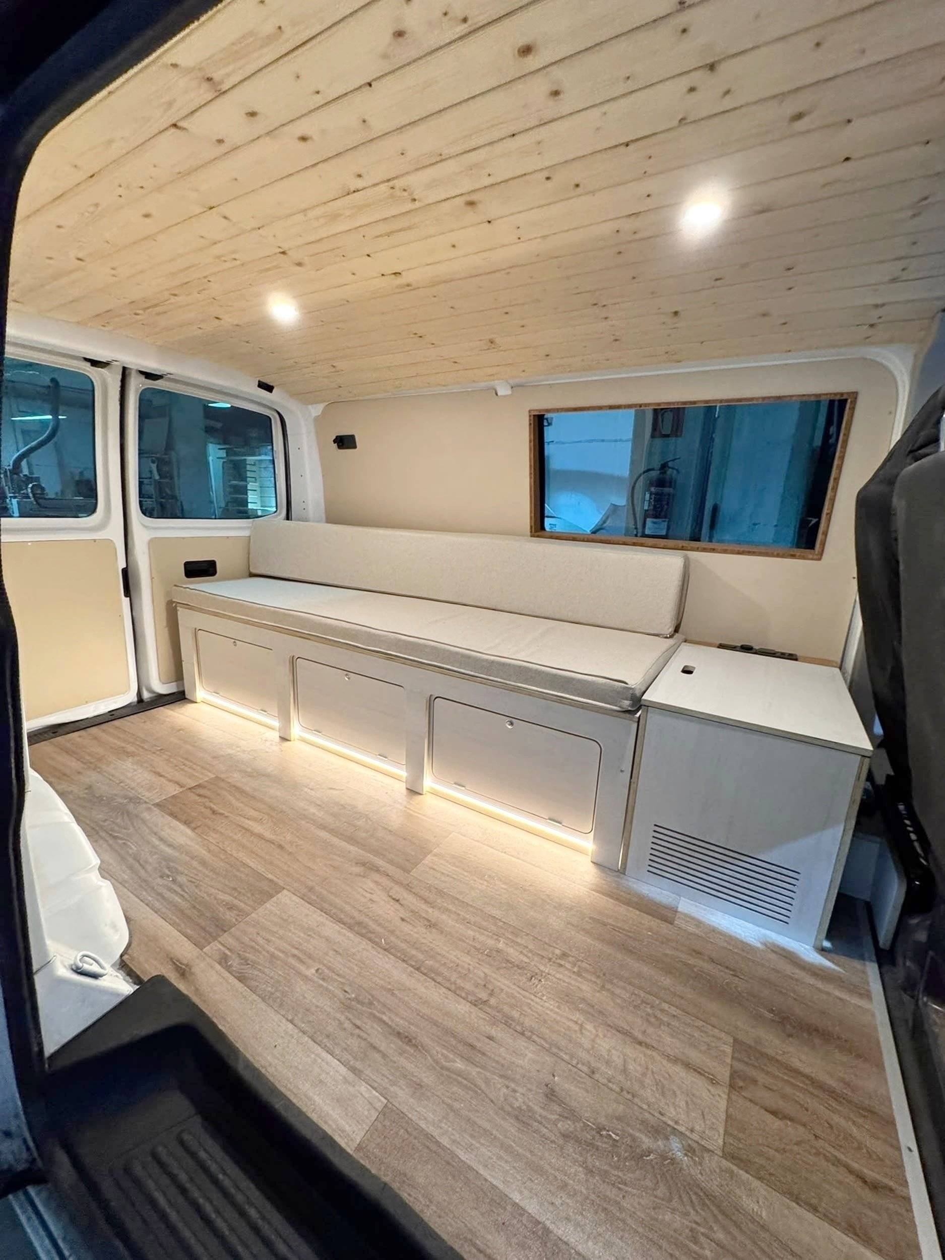 Comedor Volkswagen Transporter 2,0 l 84 ch - Yescapa