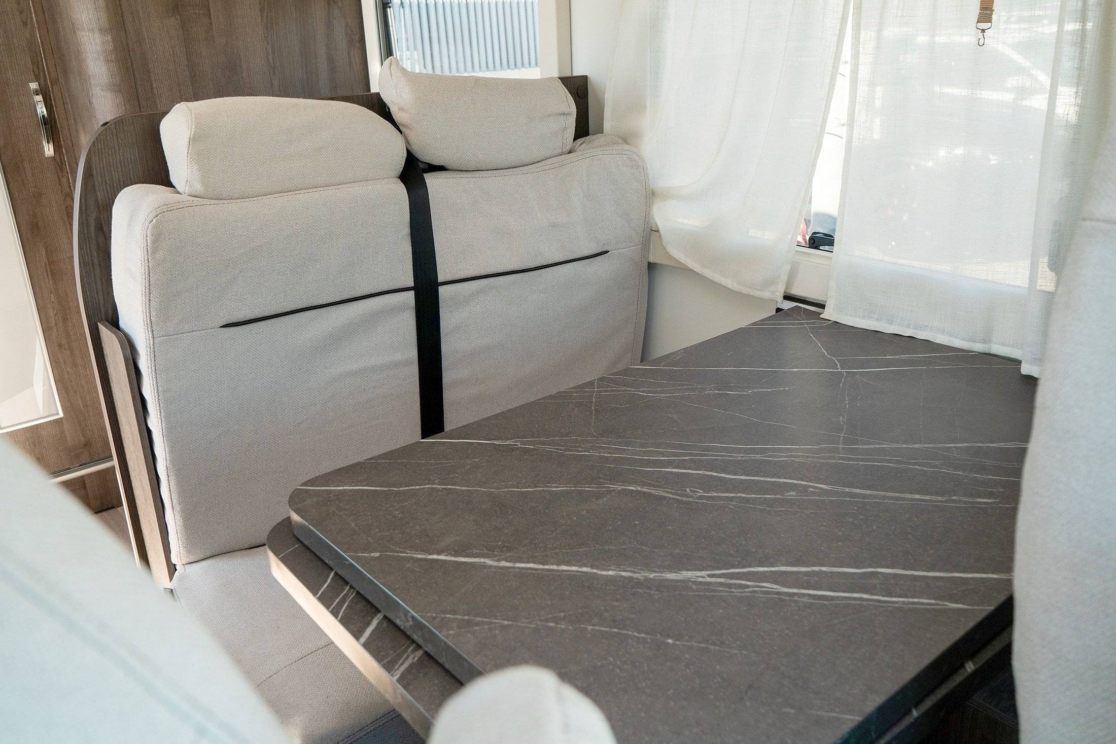 Dining Area Peugeot - Yescapa