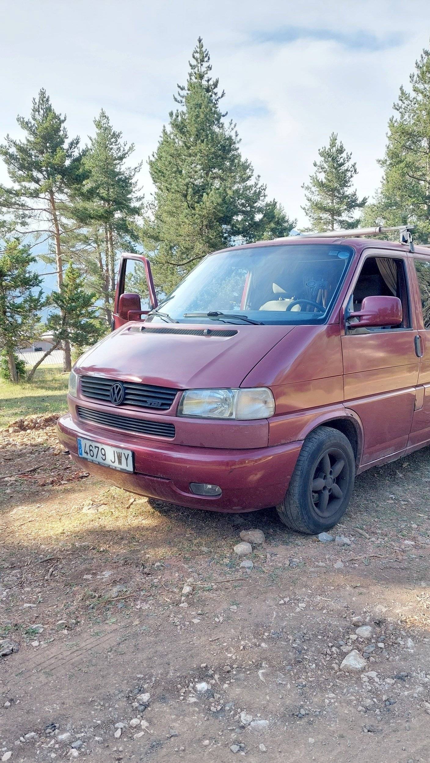 Front view from 3/4 Volkswagen 2,5l TDI 130 ch - Yescapa