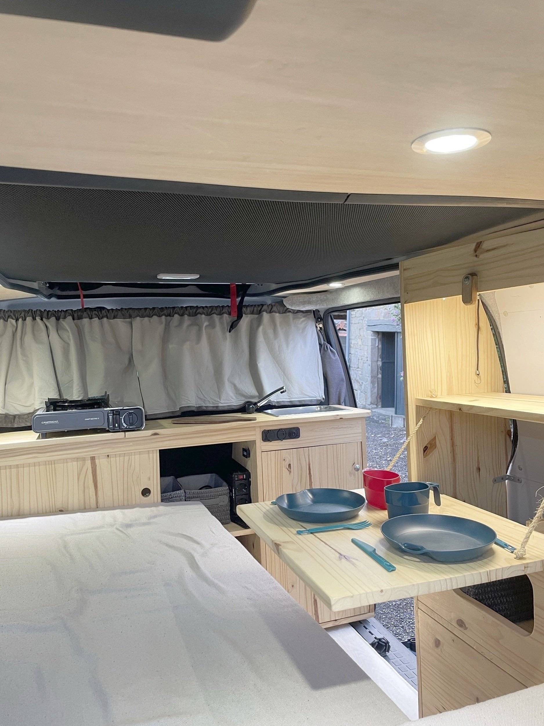 Coin repas Citroën Jumpy 2,2 l 120 ch - Yescapa