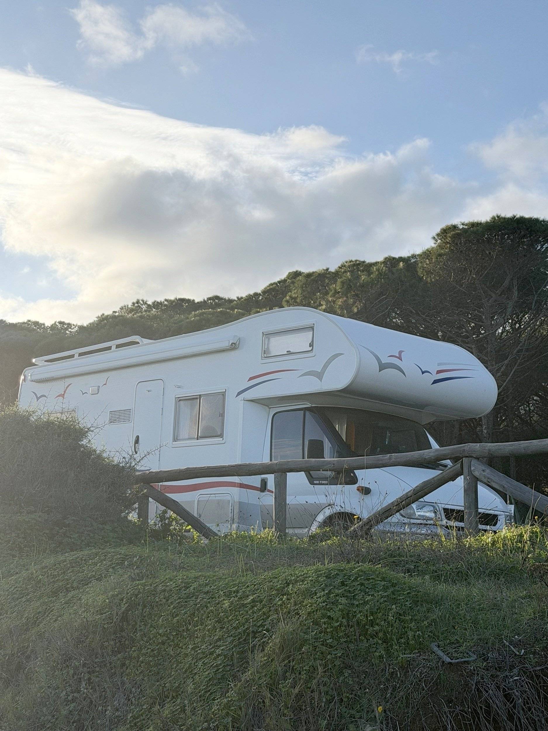 Front view from 3/4 Ford - Yescapa