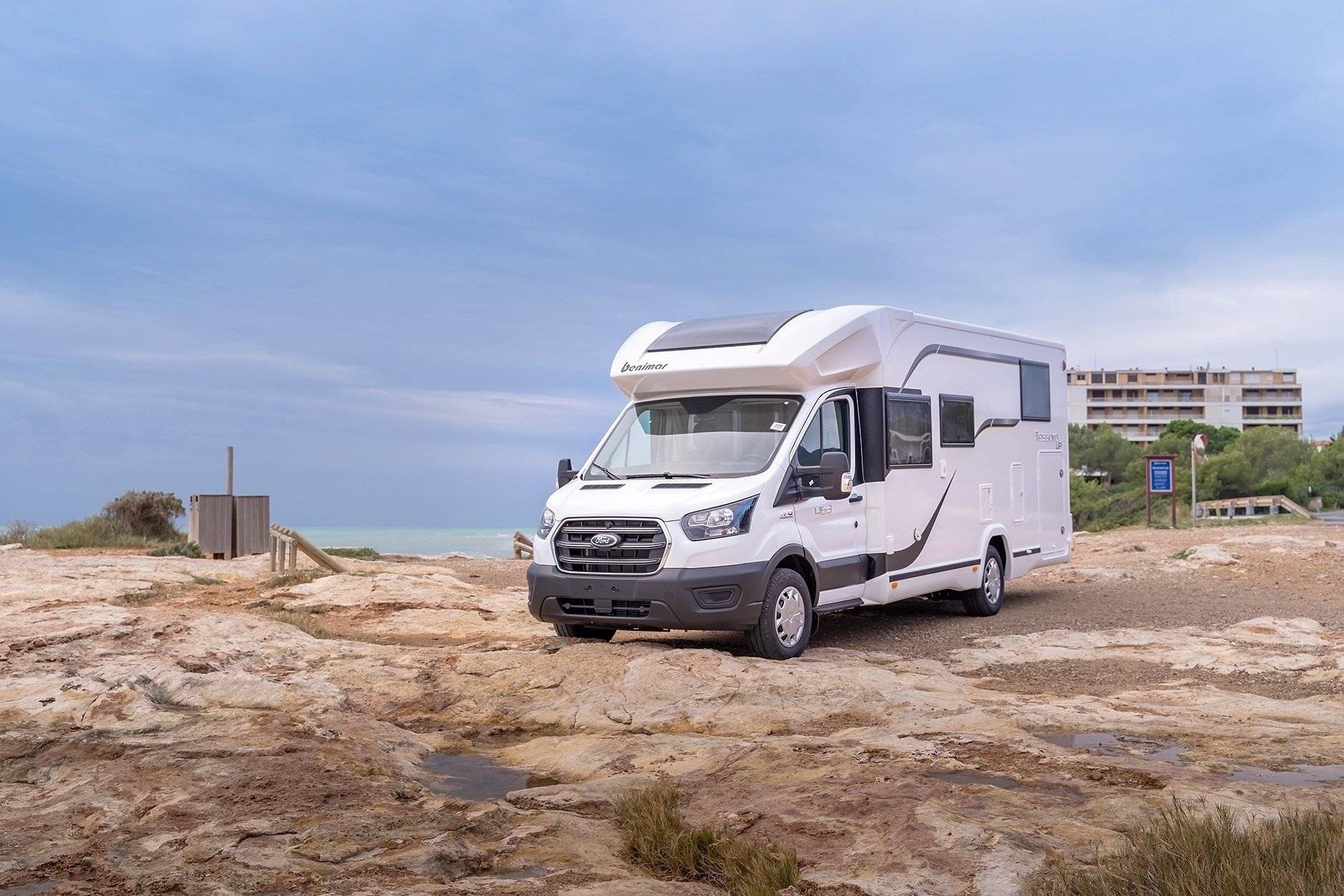 Vue avant de 3/4 Ford - Yescapa