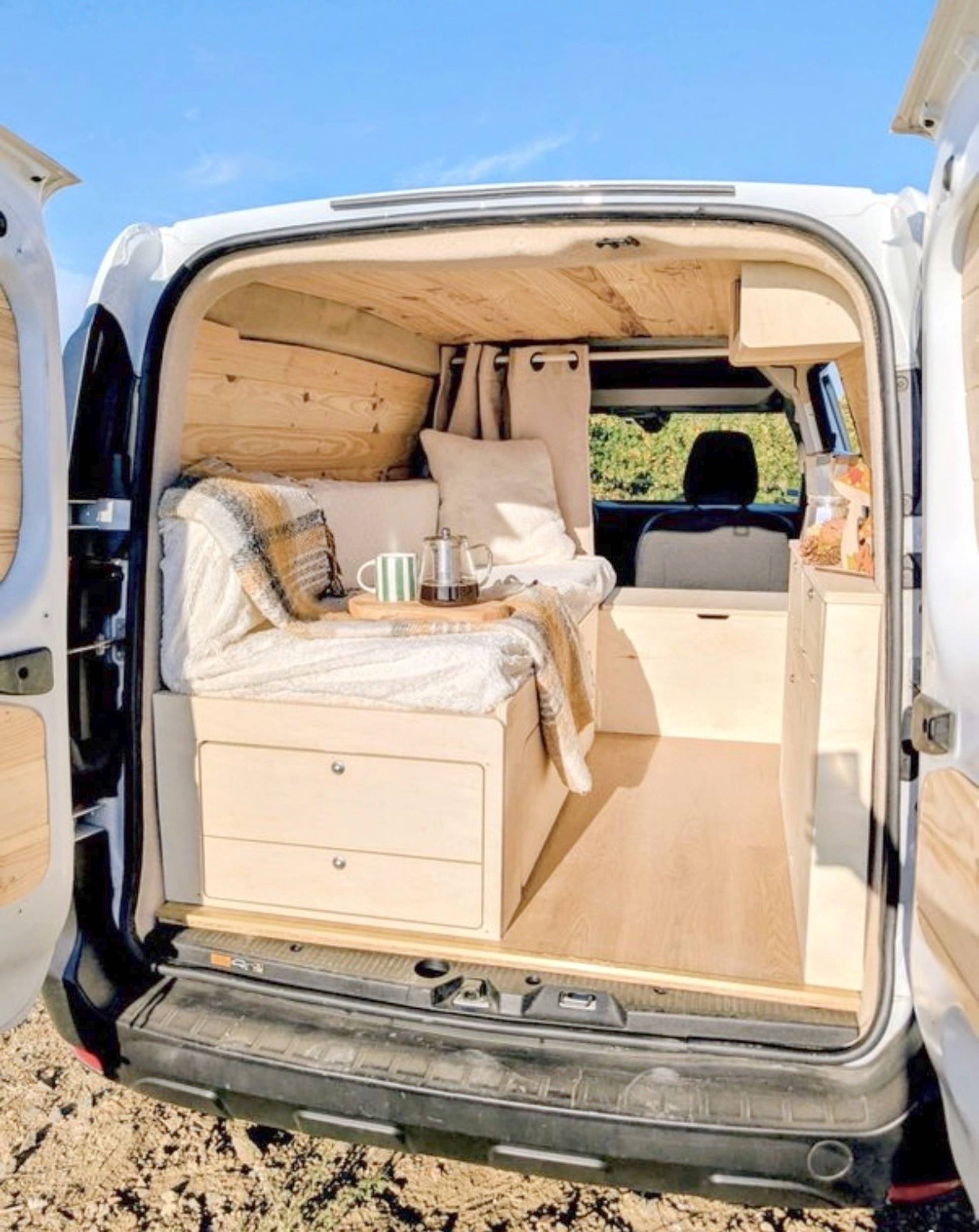 Vista de 3/4 Renault Express - Yescapa