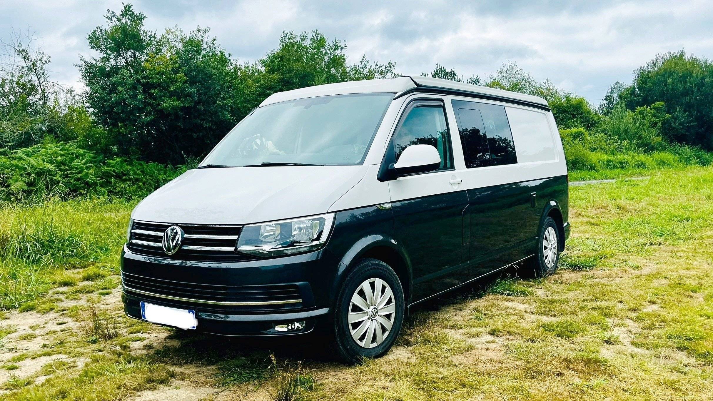 Vista frontale a ¾ Volkswagen - Yescapa