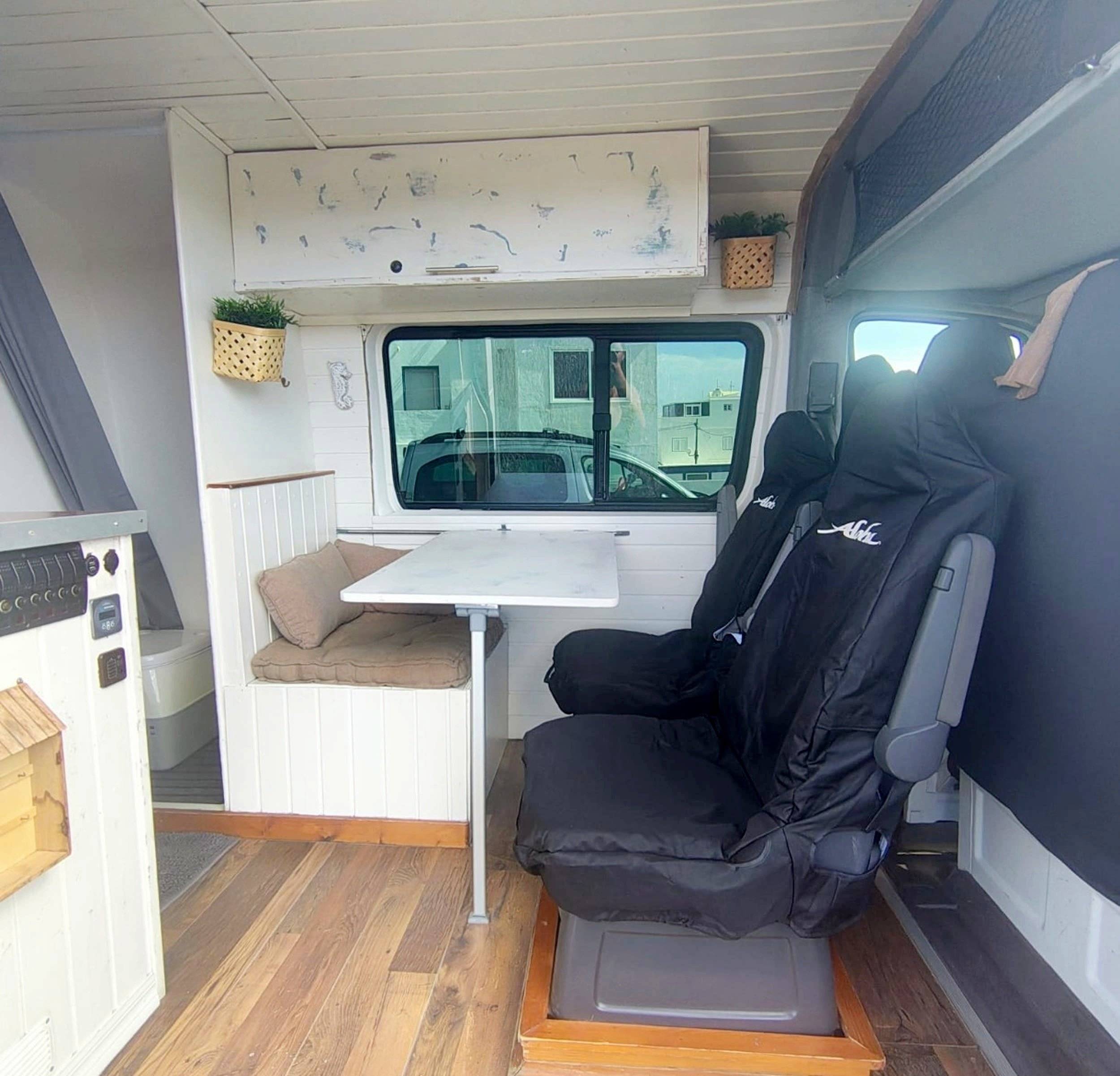 Coin repas Mercedes Sprinter 315cdi - Yescapa