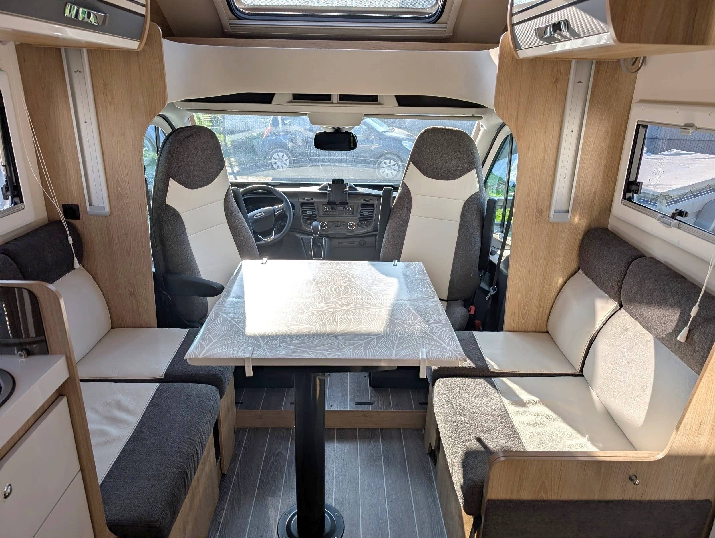 Eethoek Ford Transit 2,0 l 170 ch - Yescapa