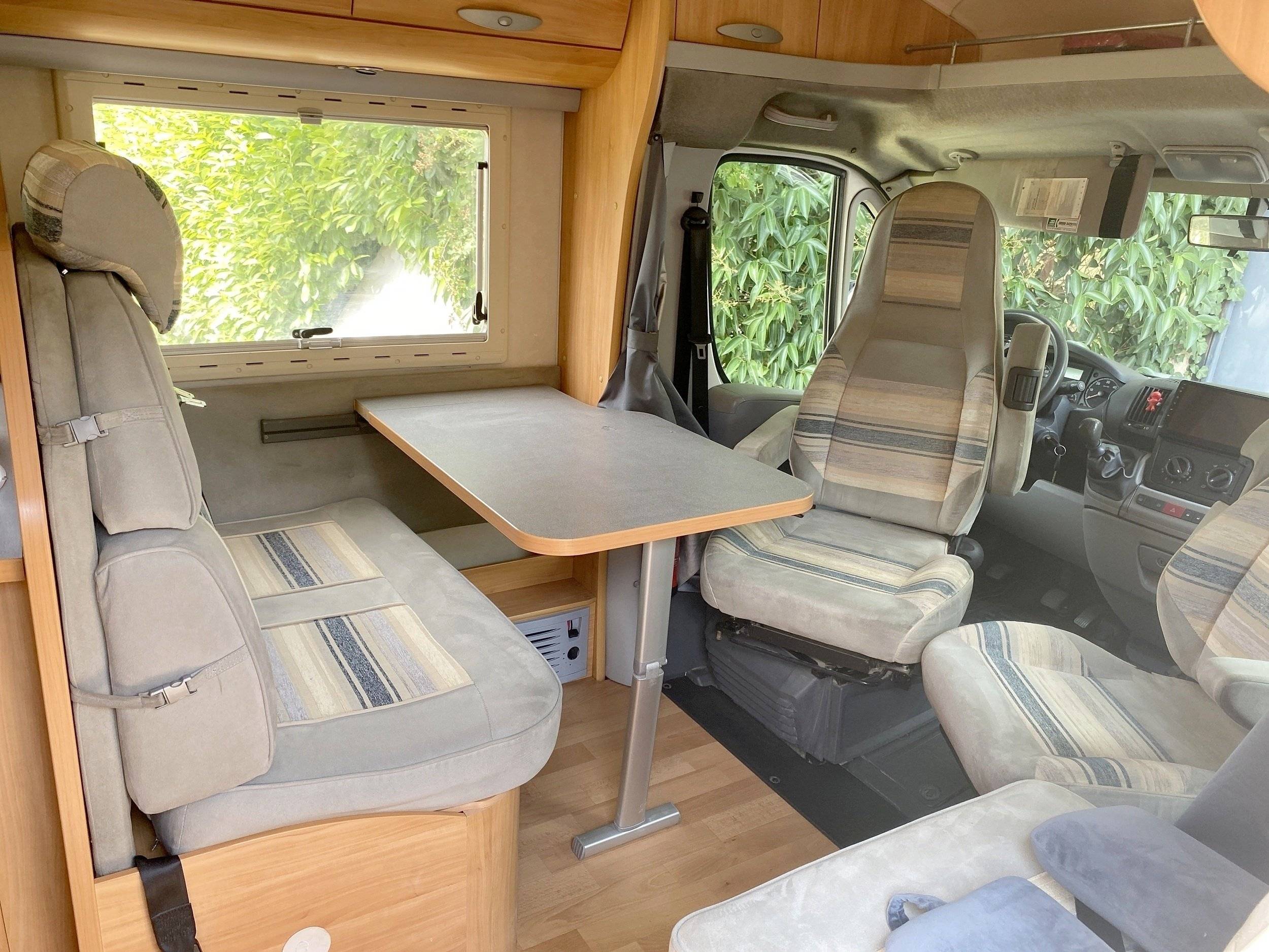 Dining Area Fiat Ducato 2,3 l Multijet 130 ch. - Yescapa