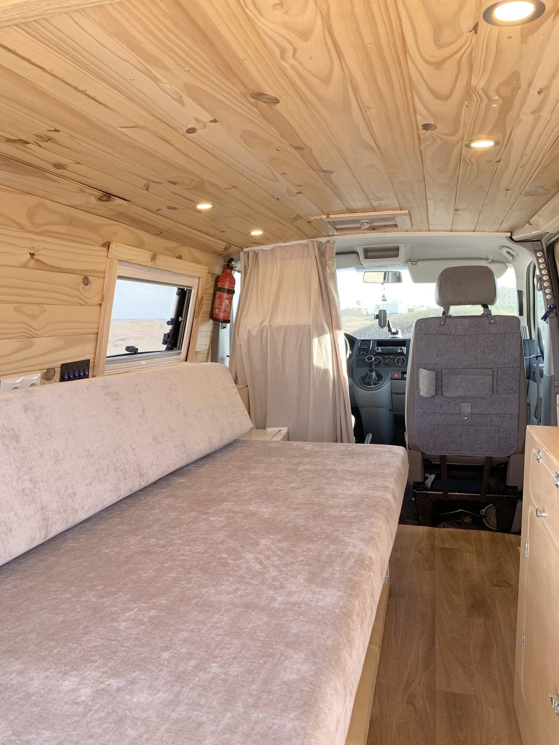 Dining Area Volkswagen Volkswagen Transporter - Yescapa