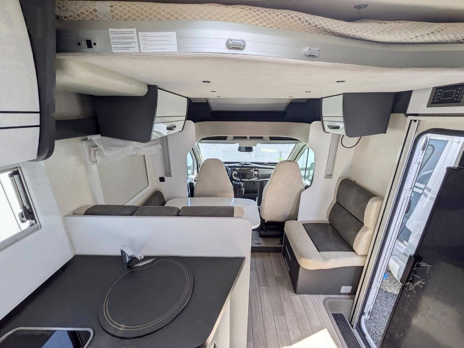 Plazas en cama Ford ford transit - Yescapa