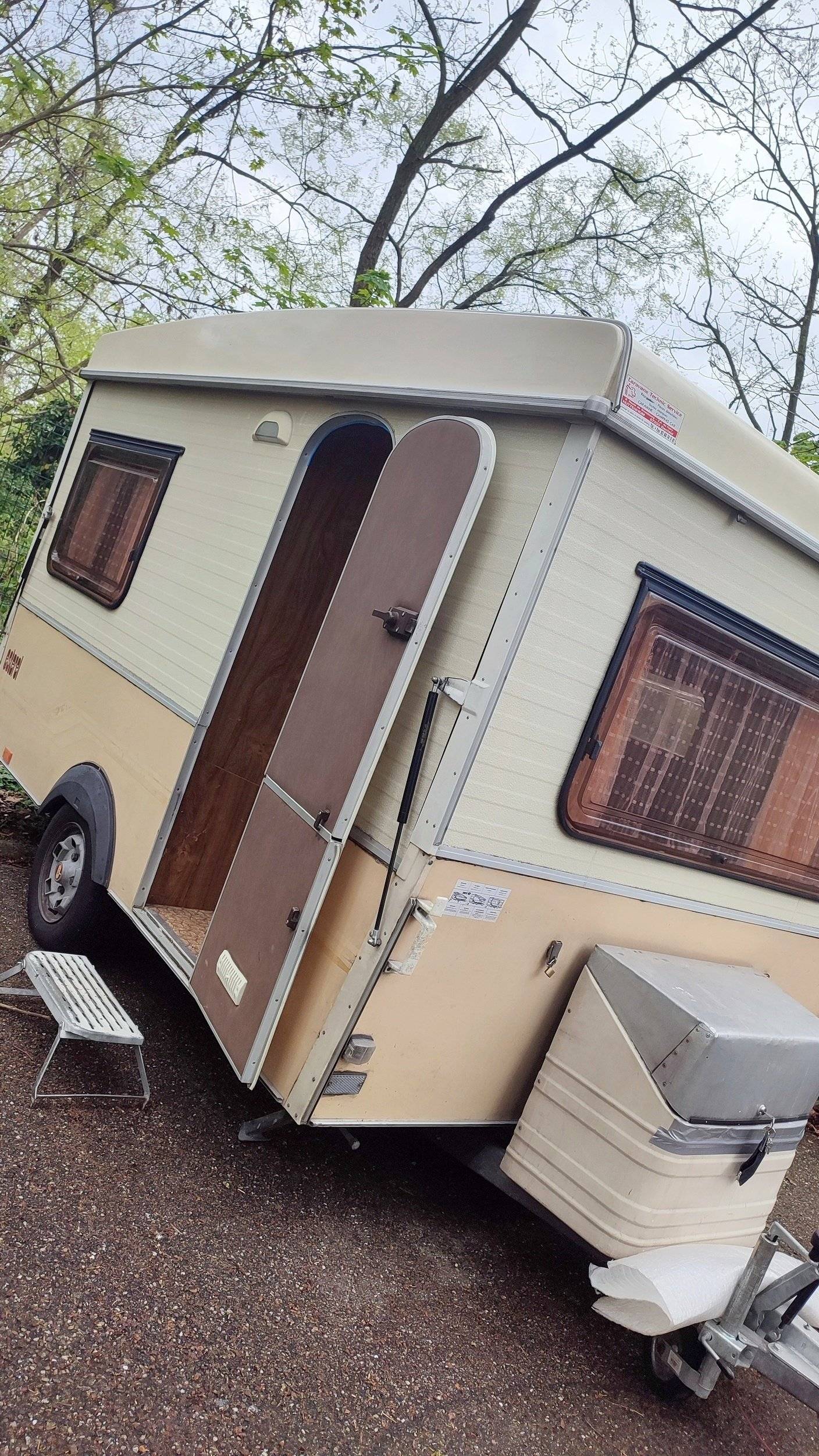 Front view from 3/4  - Yescapa