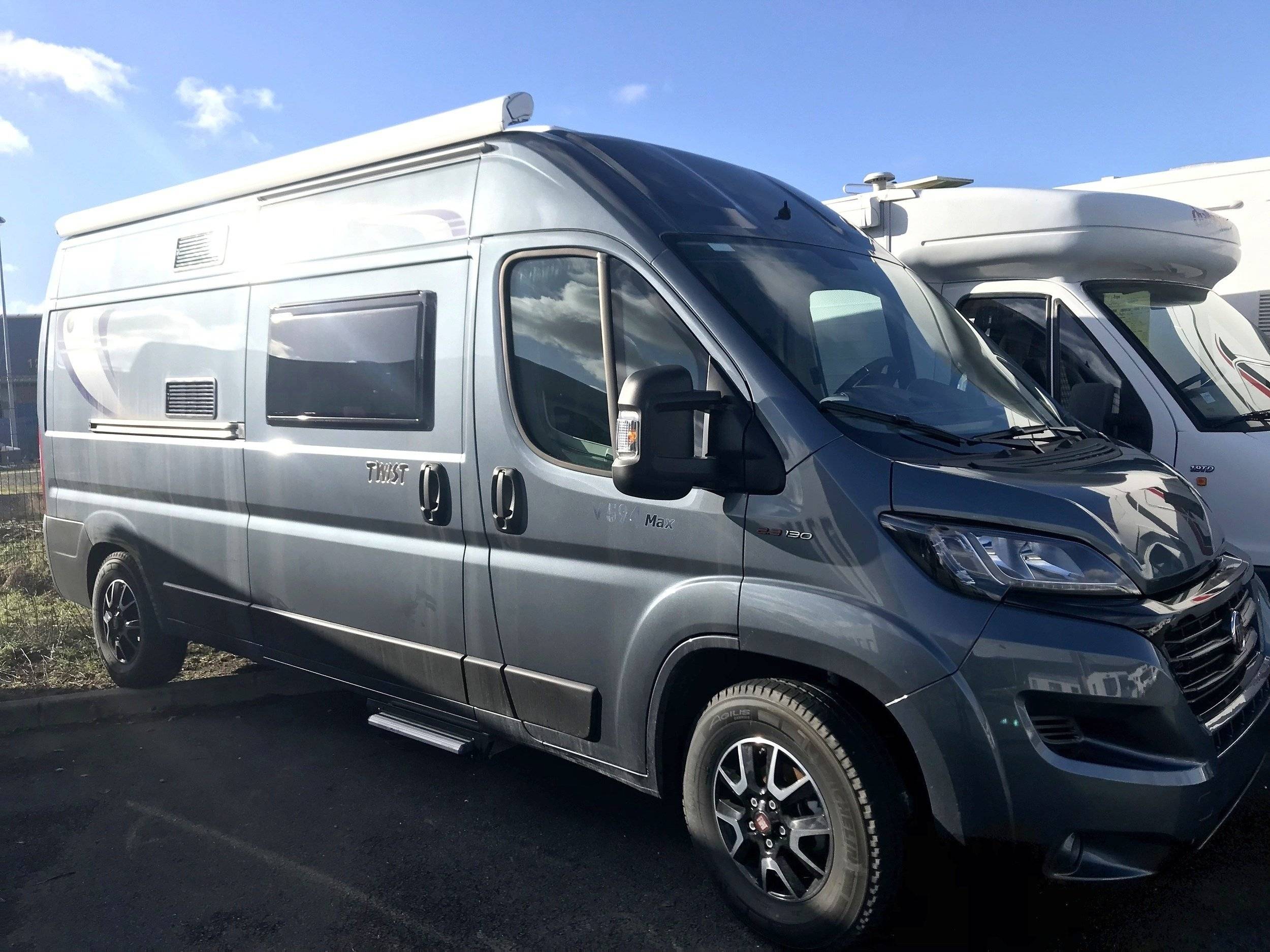 Voorkant 3/4 Fiat 2,3 l 130 ch - Yescapa