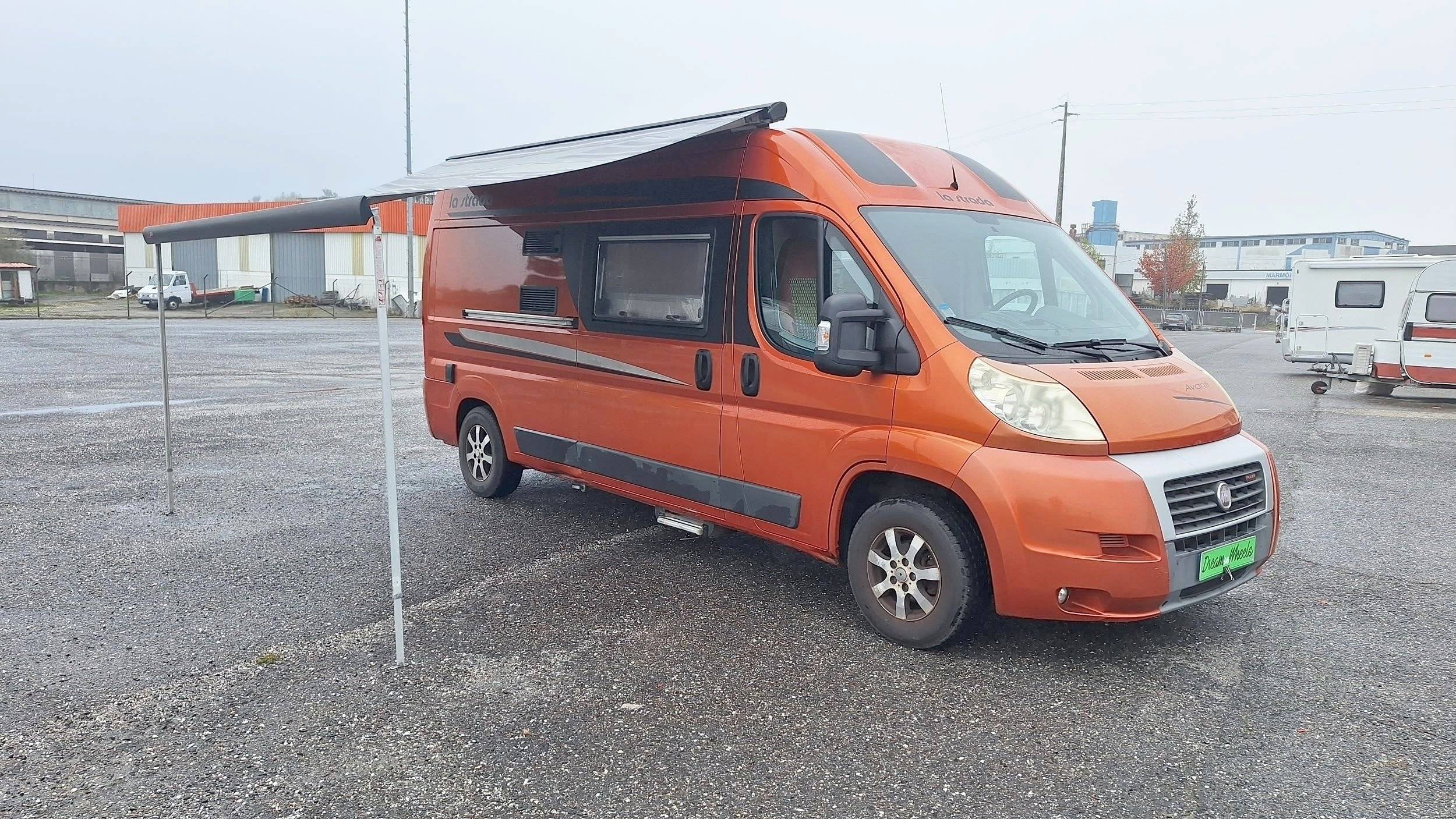Vue avant de 3/4 Fiat Ducato 3,0 l 180 ch - Yescapa