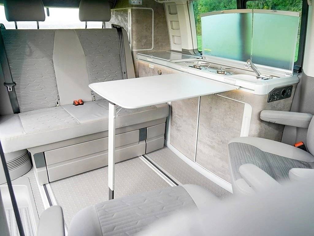 Dining Area Volkswagen CALIFORNIA OCEAN - Automatik - Yescapa