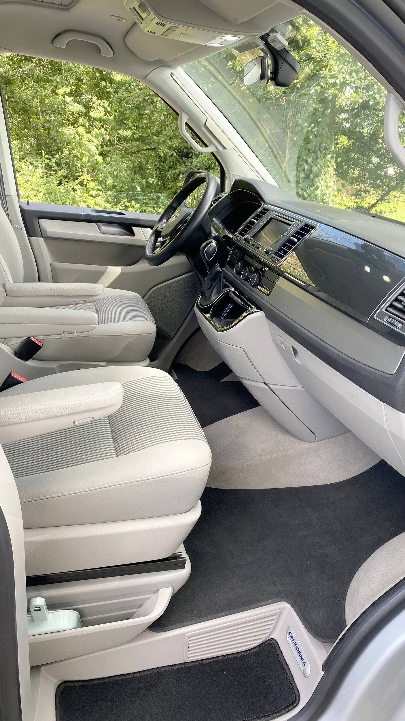 Volkswagen T6 California Coast