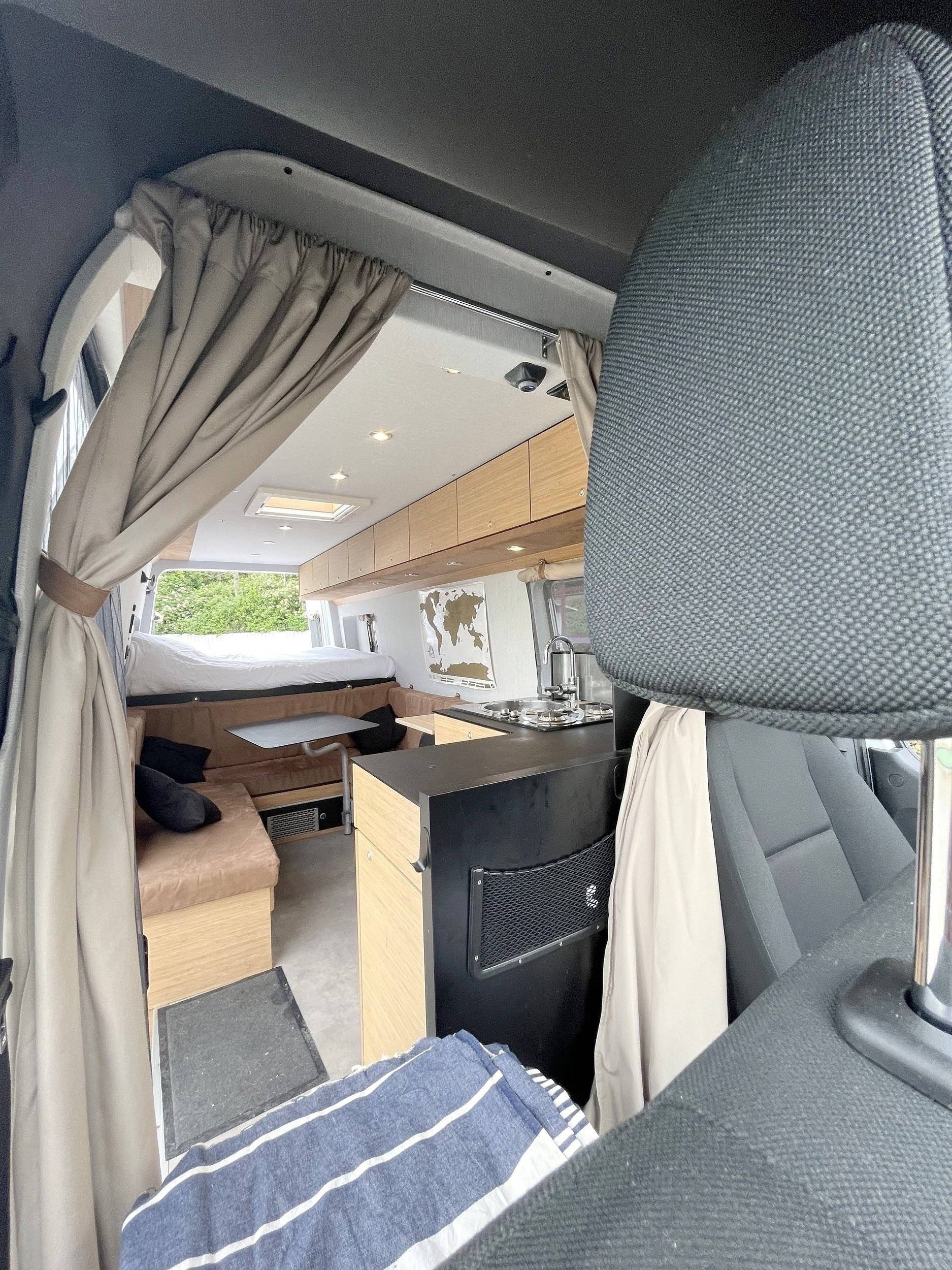 Dining Area Mercedes Mercedes Sprinter - Yescapa