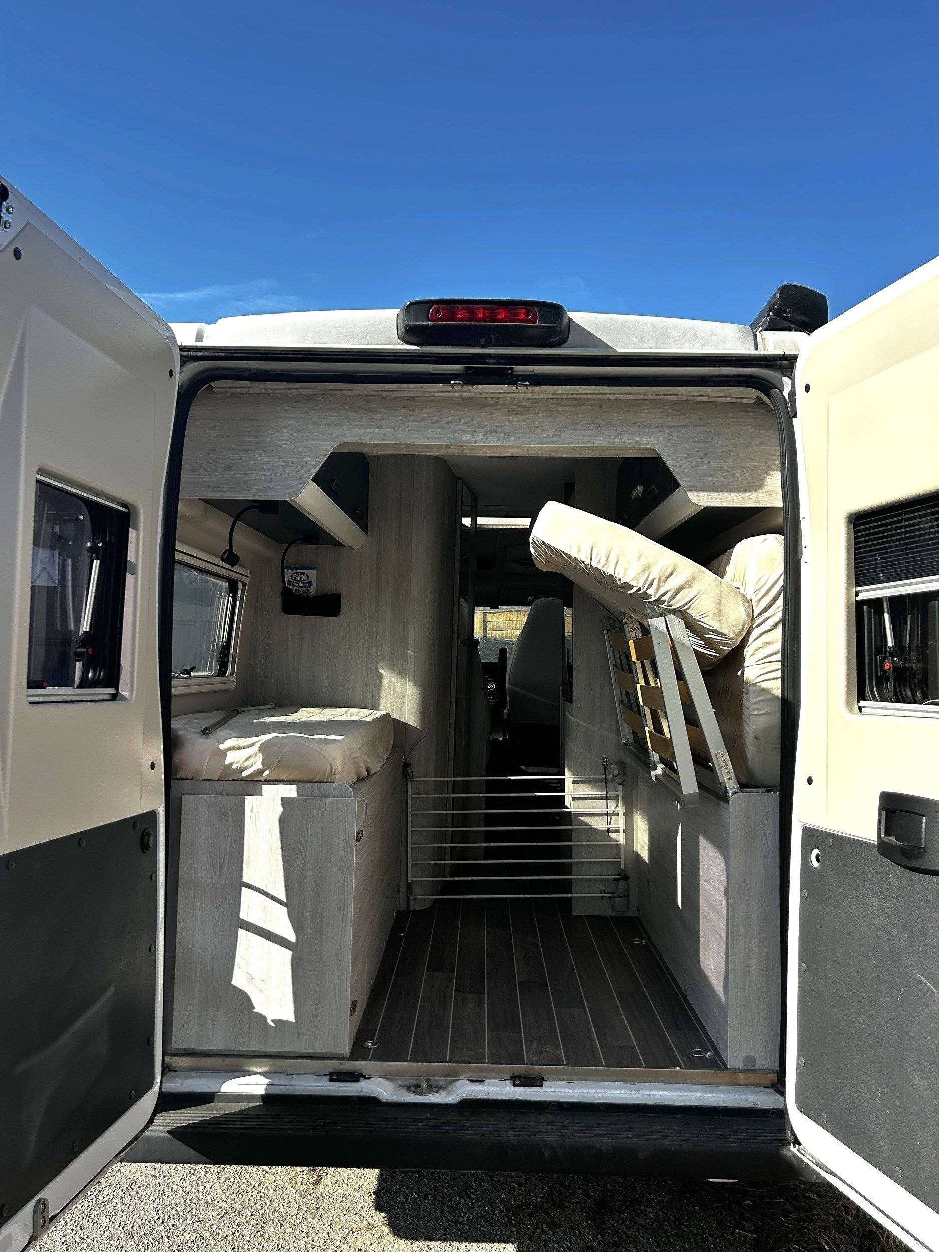 Berth Fiat Ducato 2.5TDI 120Ch - Yescapa
