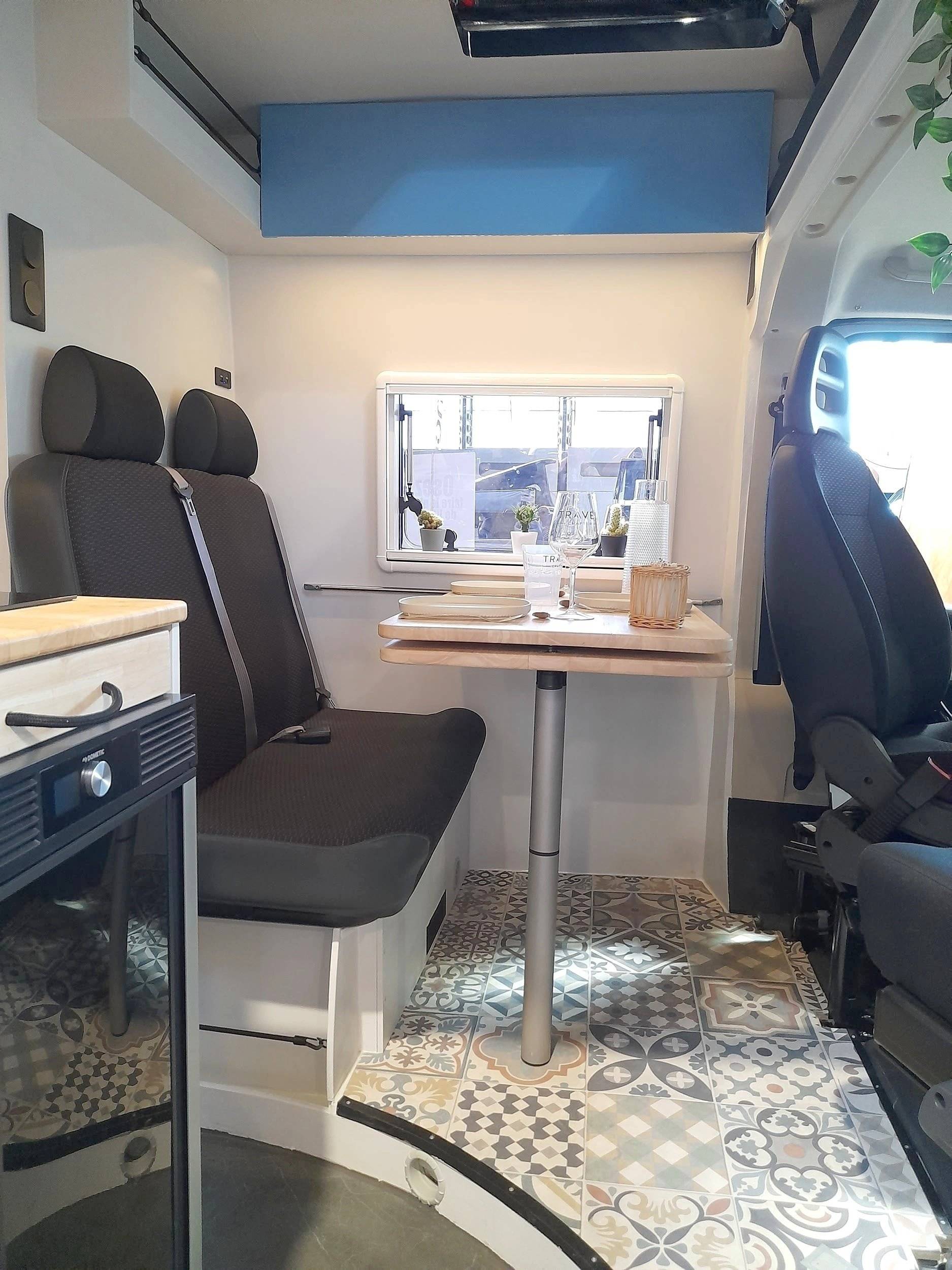 Coin repas Citroën Jumper 2,2 l Blue HDI 165 PS - Yescapa