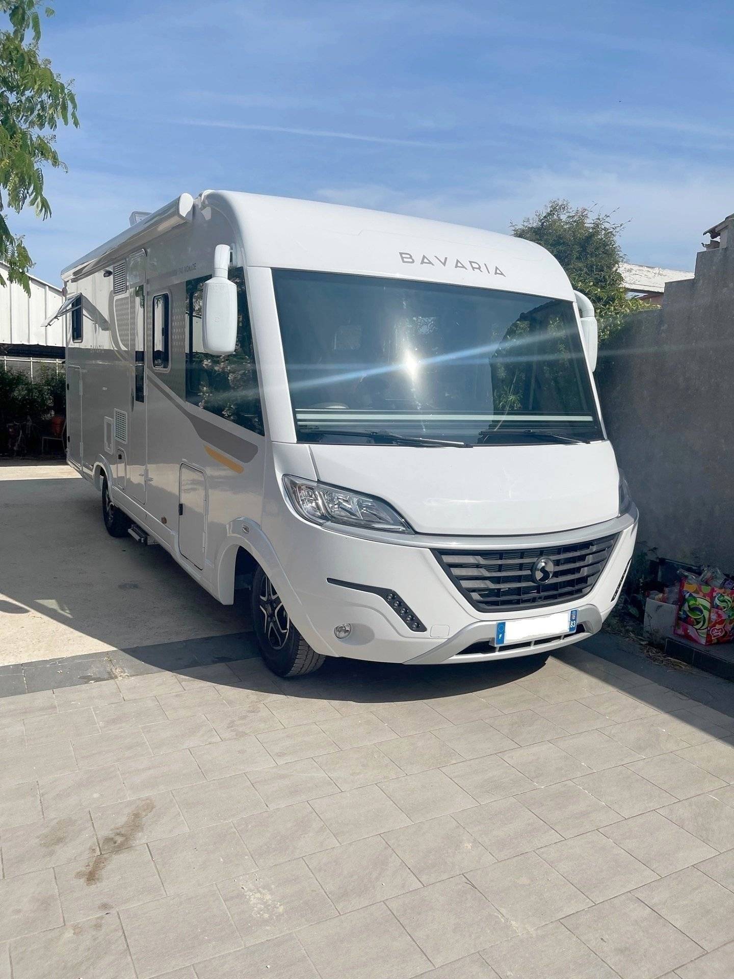 Location Campingcar intégral Hyères Bavaria BAVARIA 80725 Yescapa