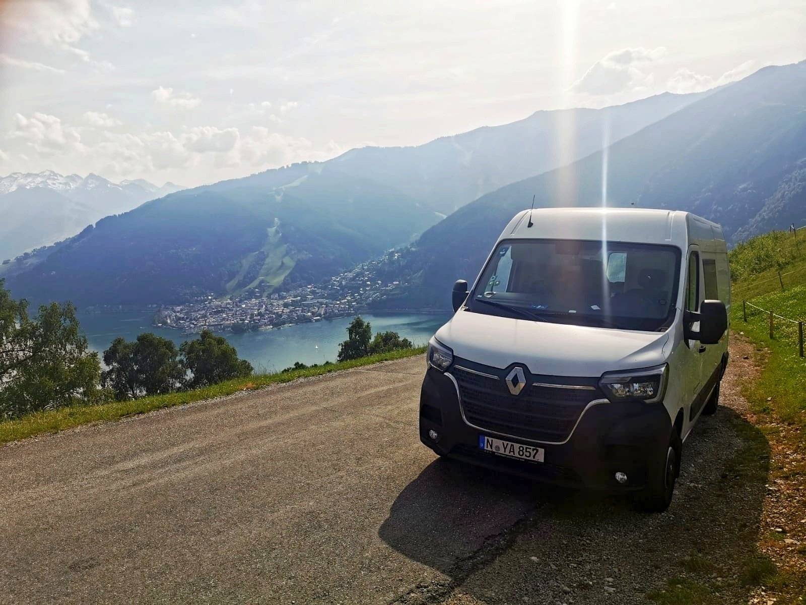 Vista de 3/4 Renault Master 2,3 l 150 ch - Yescapa