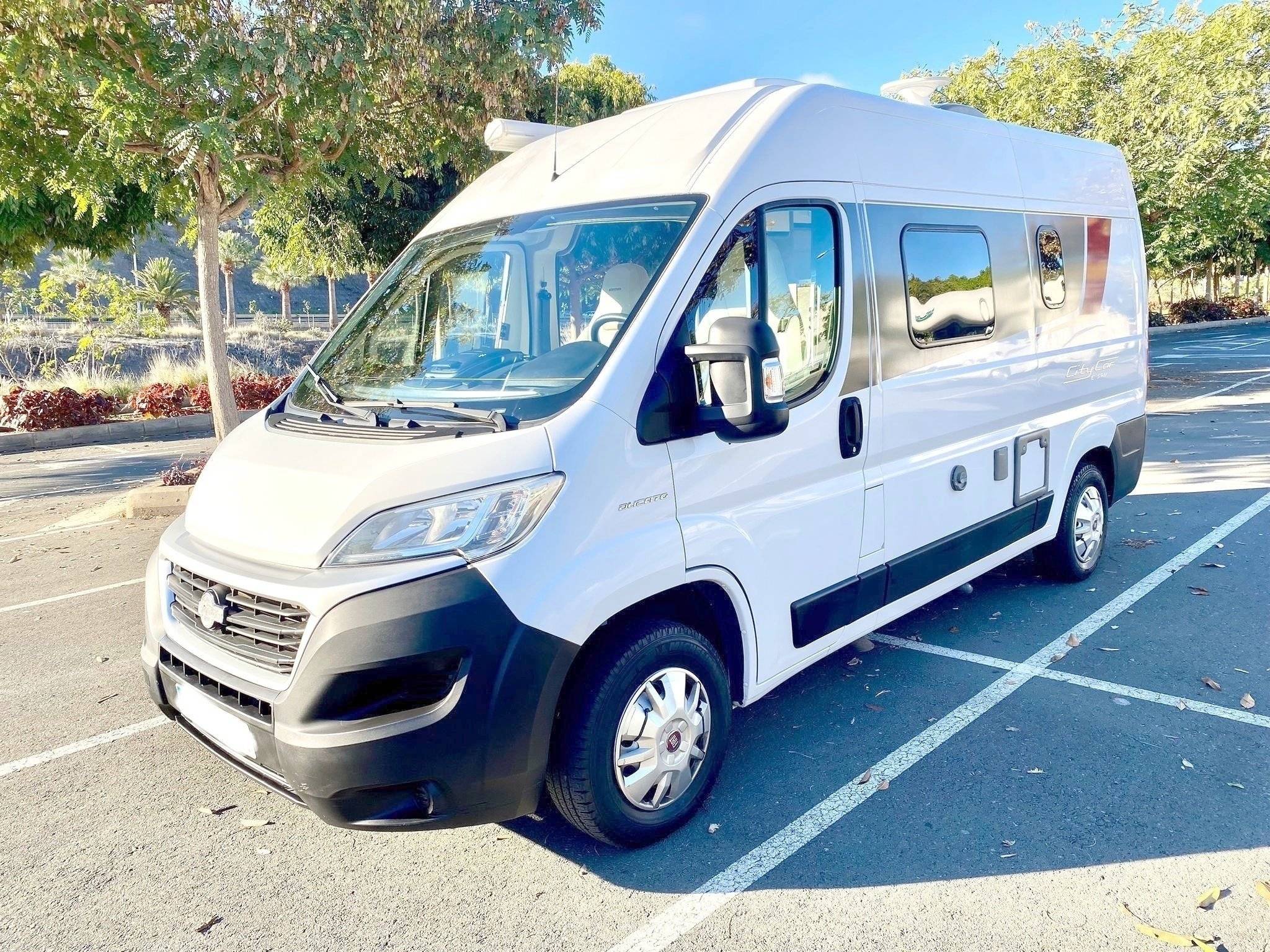 Vue avant de 3/4 Fiat Ducato 2,3 130 ch - Yescapa