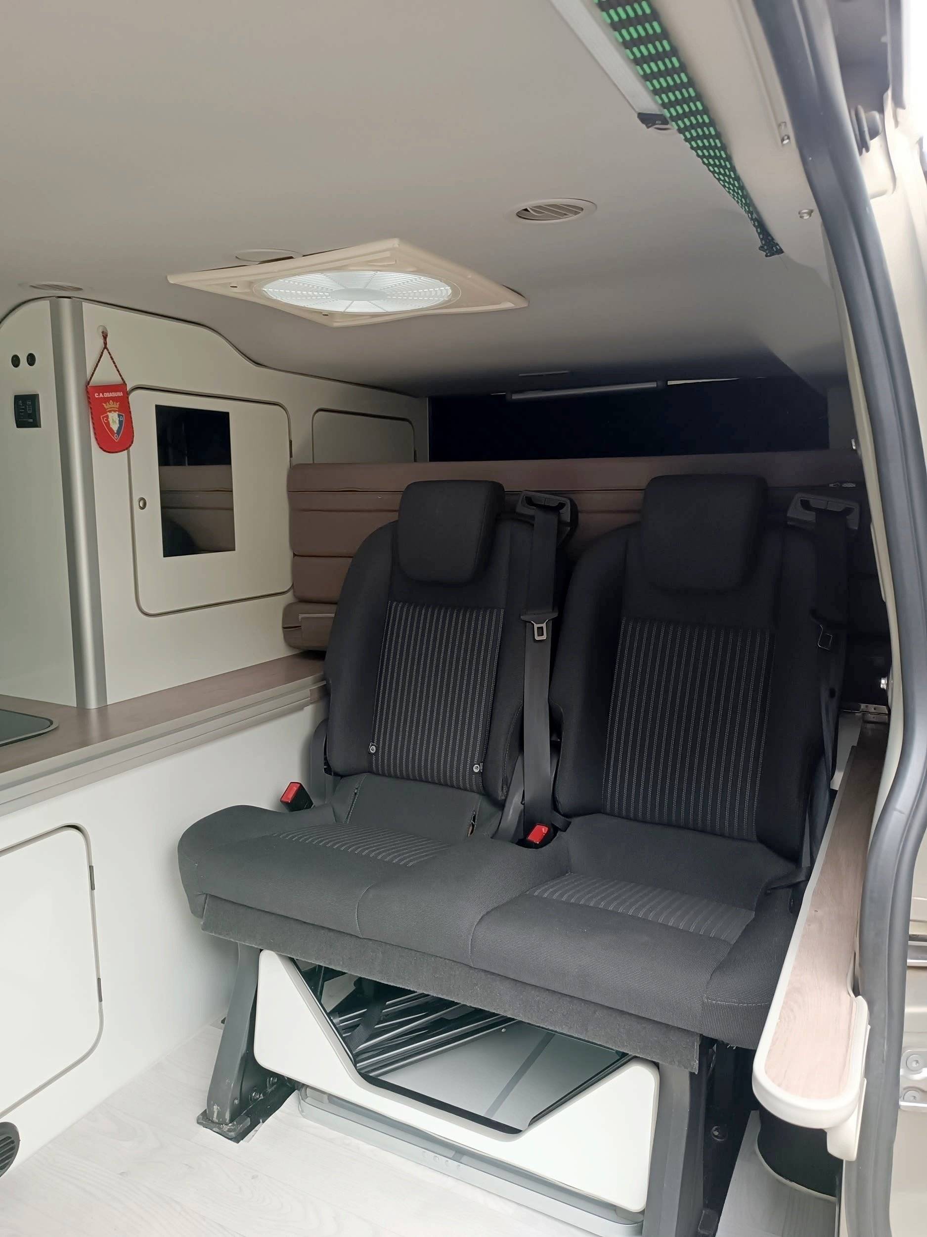 Coin repas Ford Transit - Yescapa