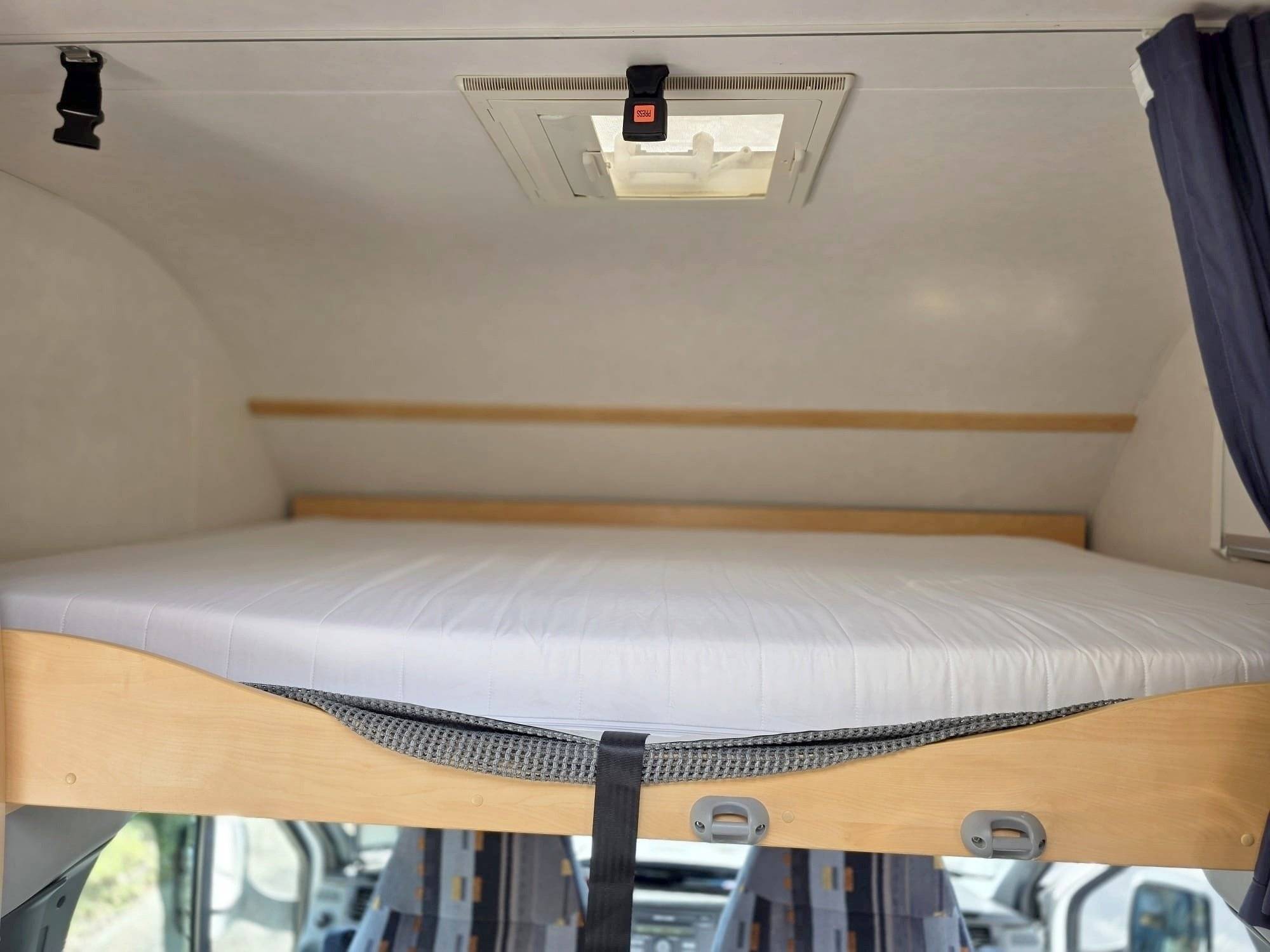 Plazas en cama Ford Transit 2,2l TDCi 140 ch. - Yescapa