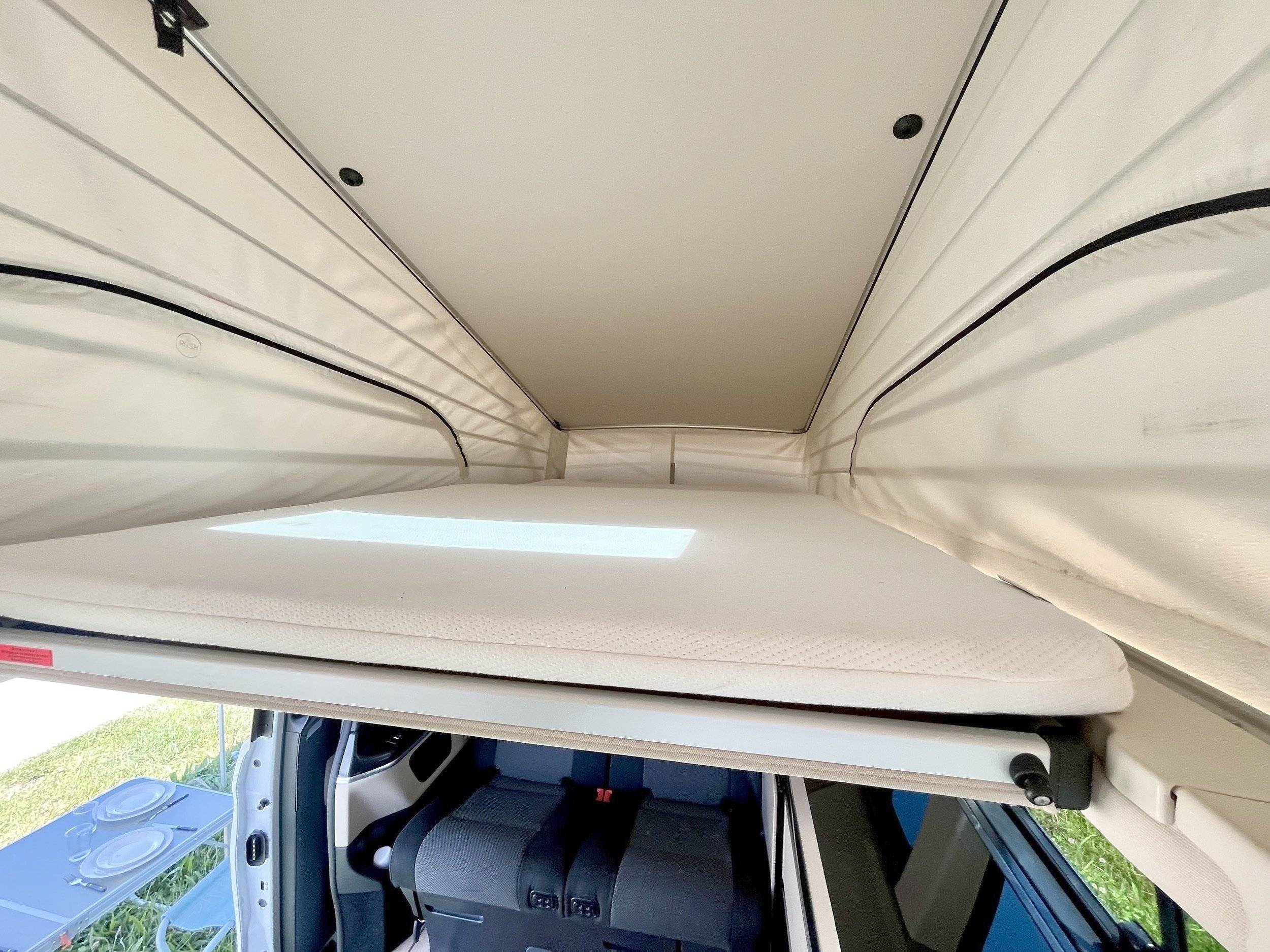 Plazas en cama Mercedes 2,15 l 136 ch - Yescapa