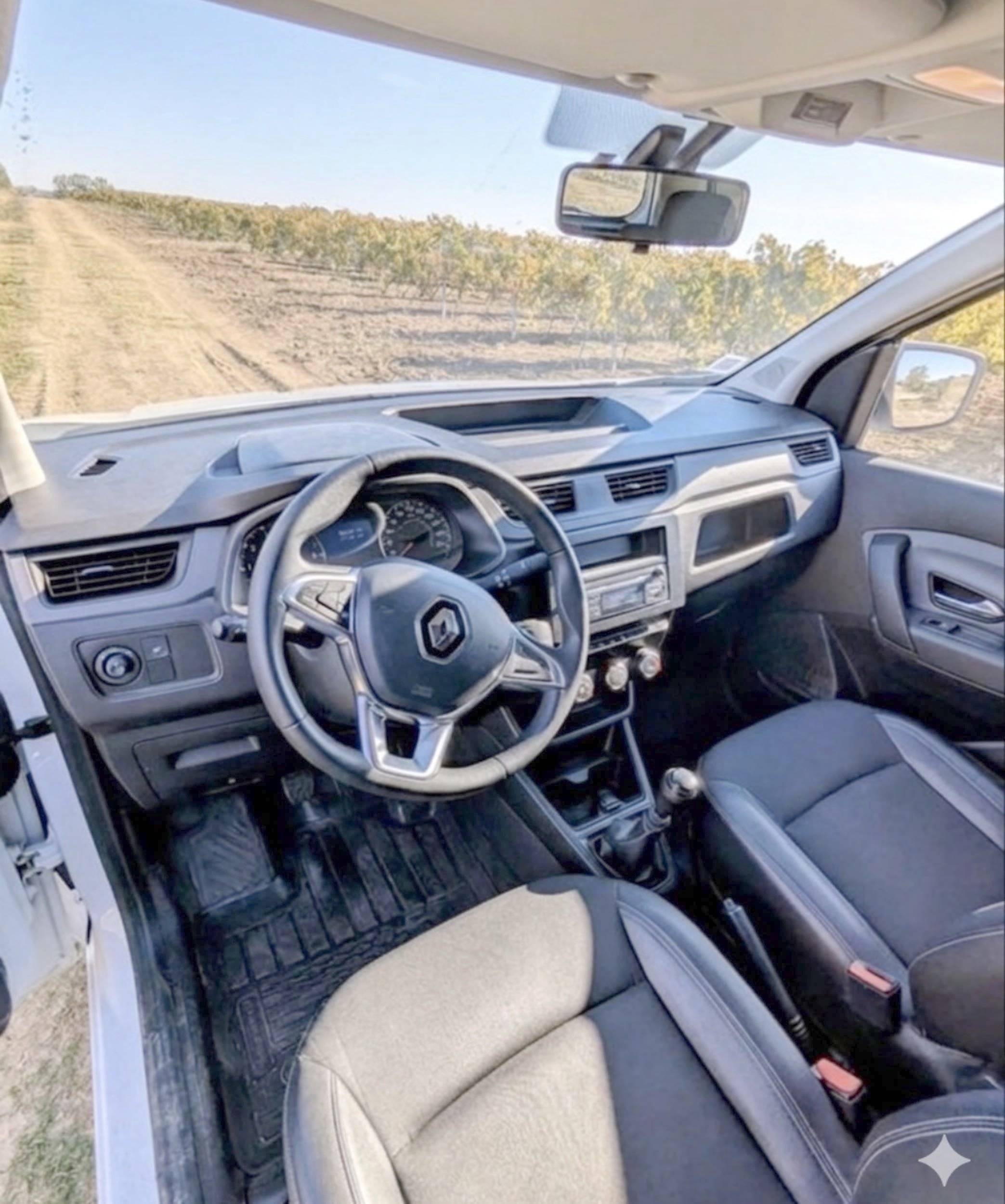 Área de jantar Renault Express - Yescapa