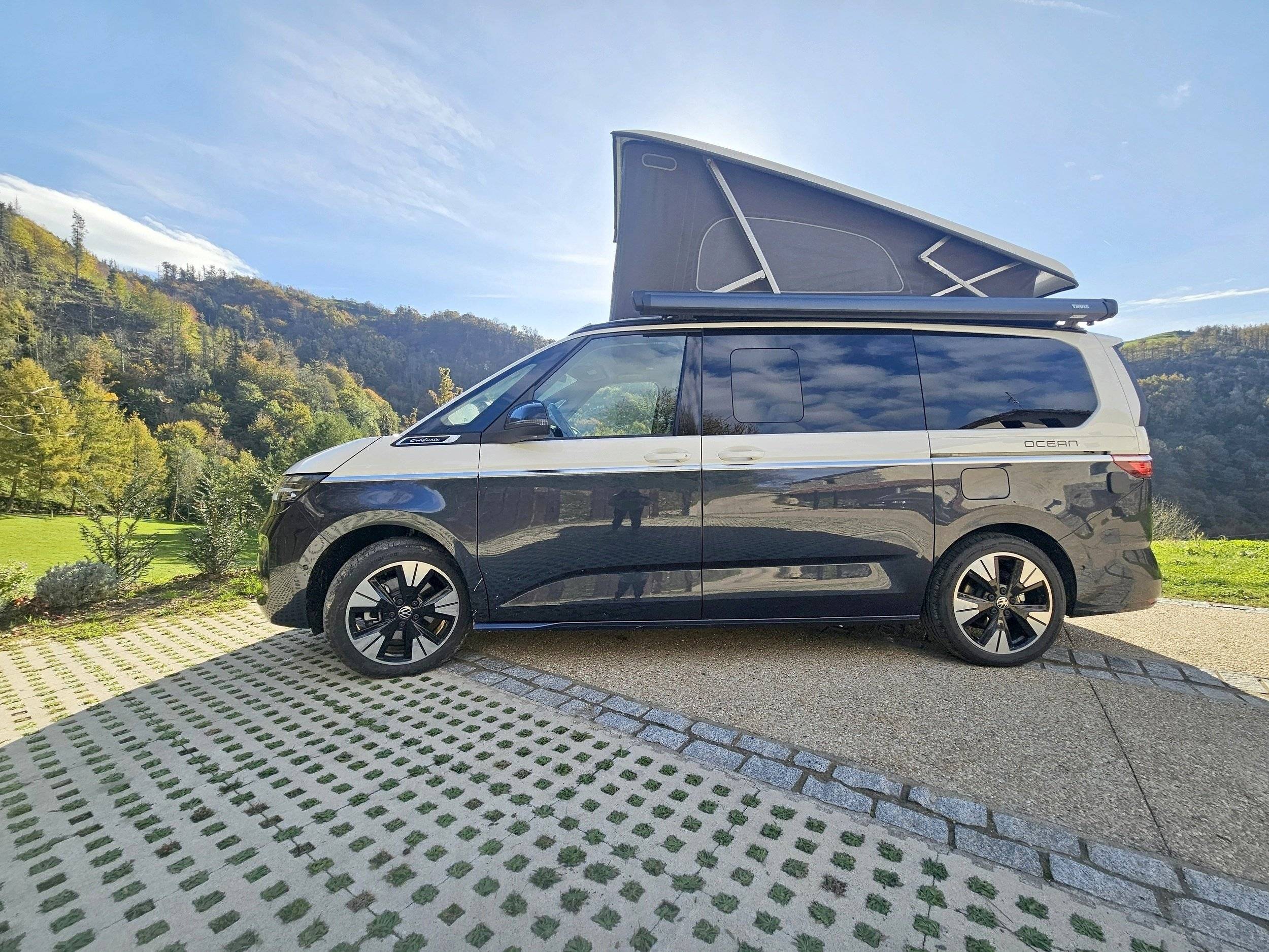 Vista de 3/4 Volkswagen VOLKSWAGEN CALIFORNIA - Yescapa