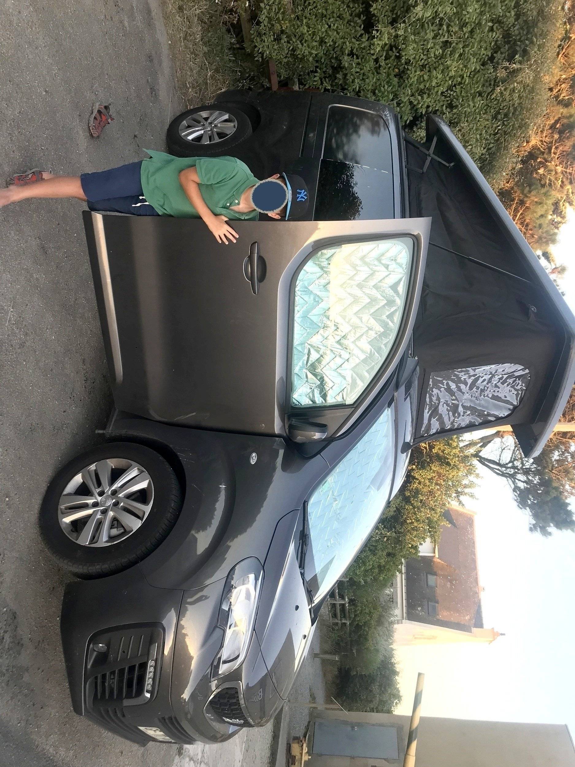 Front view from 3/4 Peugeot Peugeot - Yescapa