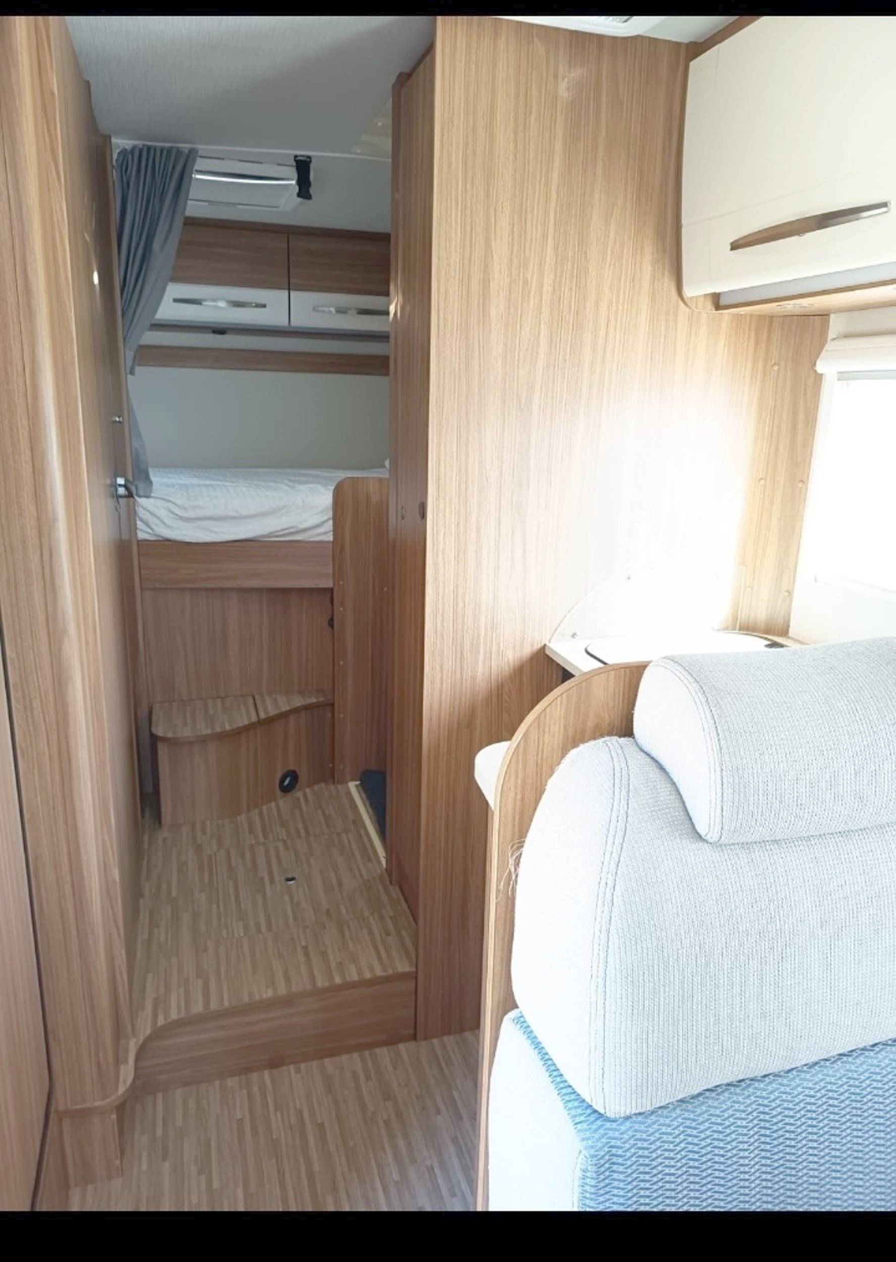 Área de jantar Iveco 2.3 TD - Yescapa