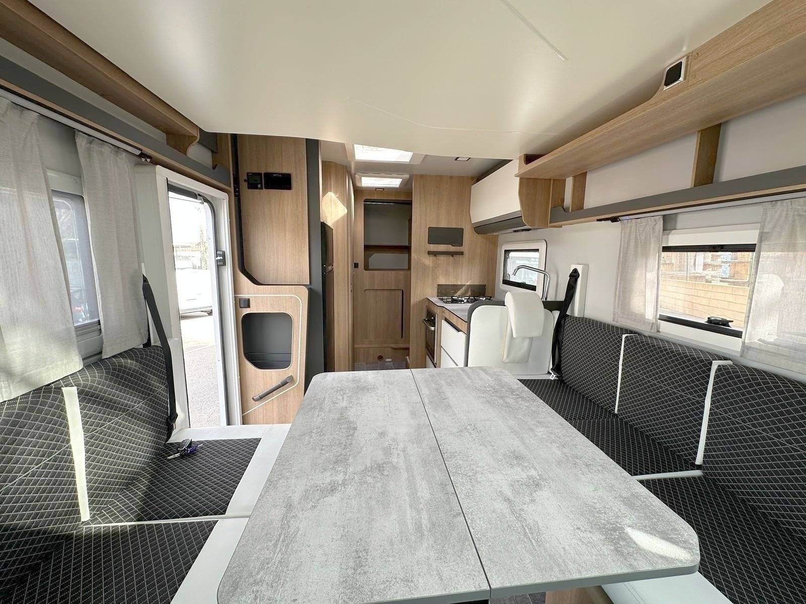 Coin repas Peugeot 2,2 l 120 ch - Yescapa