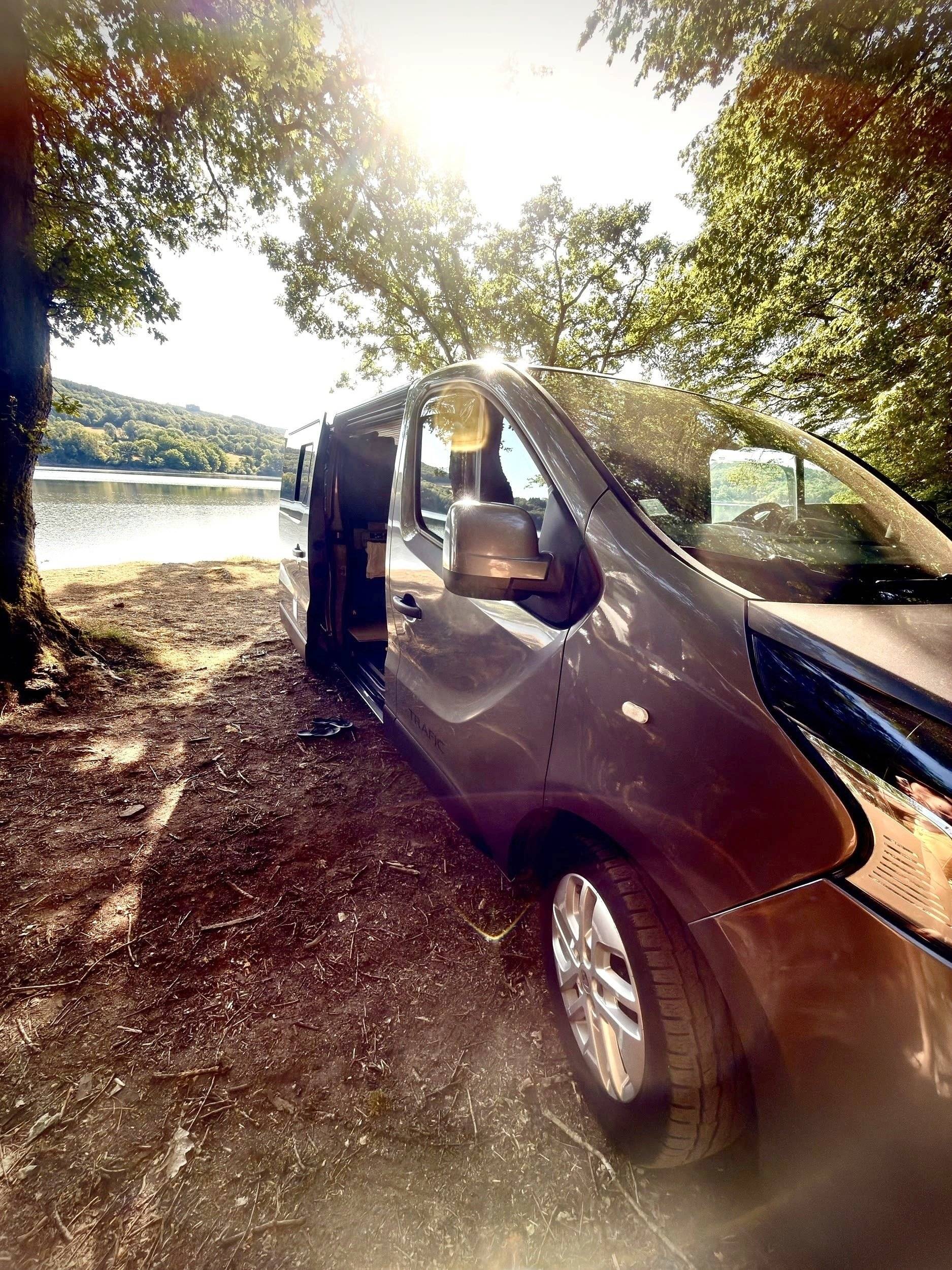 Voorkant 3/4 Renault Renault Trafic - Yescapa