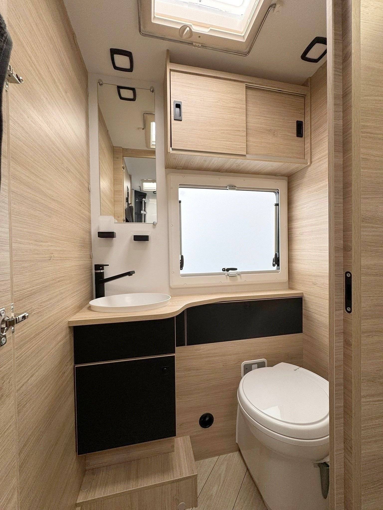 Challenger Challenger 380