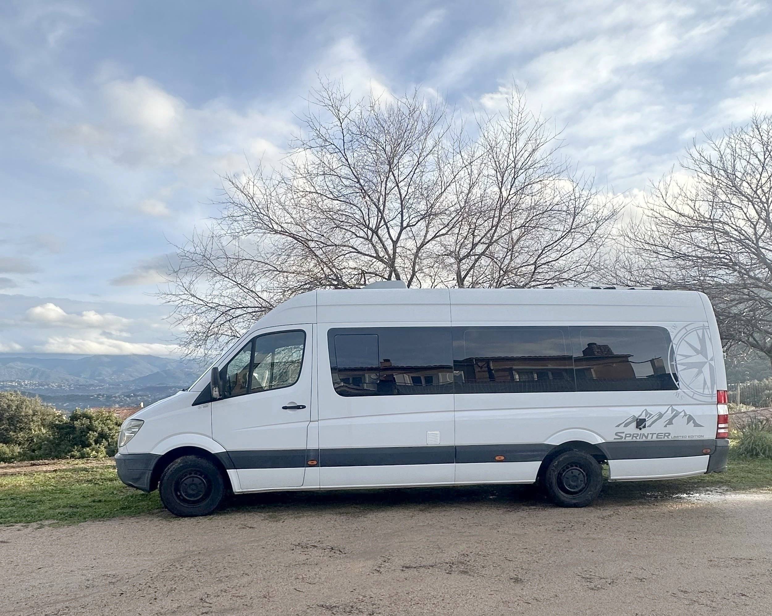 Vue avant de 3/4 Mercedes Sprinter - Yescapa