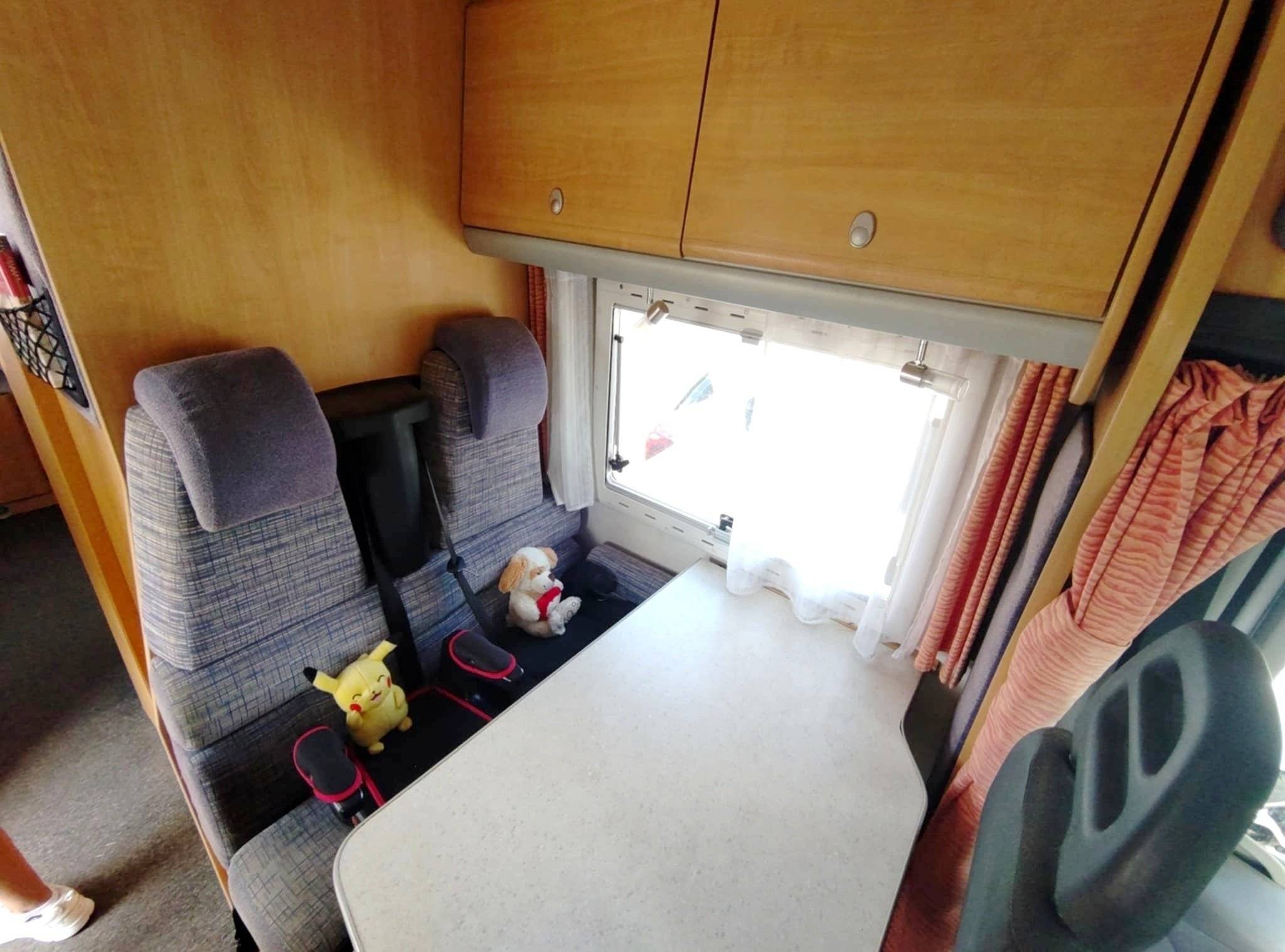Dining Area Fiat Fiat ducato - Yescapa
