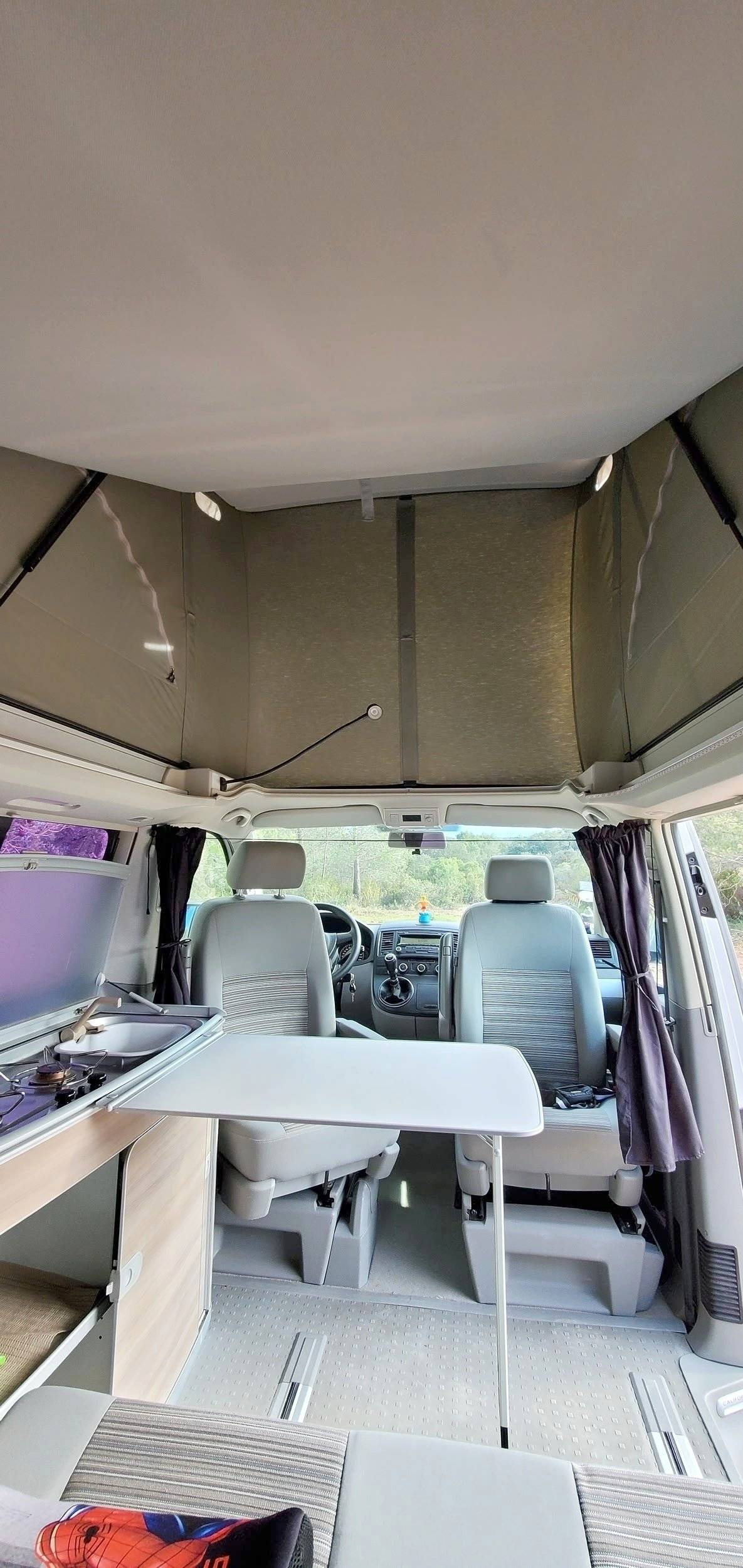 Coin repas Volkswagen T5 California - Yescapa