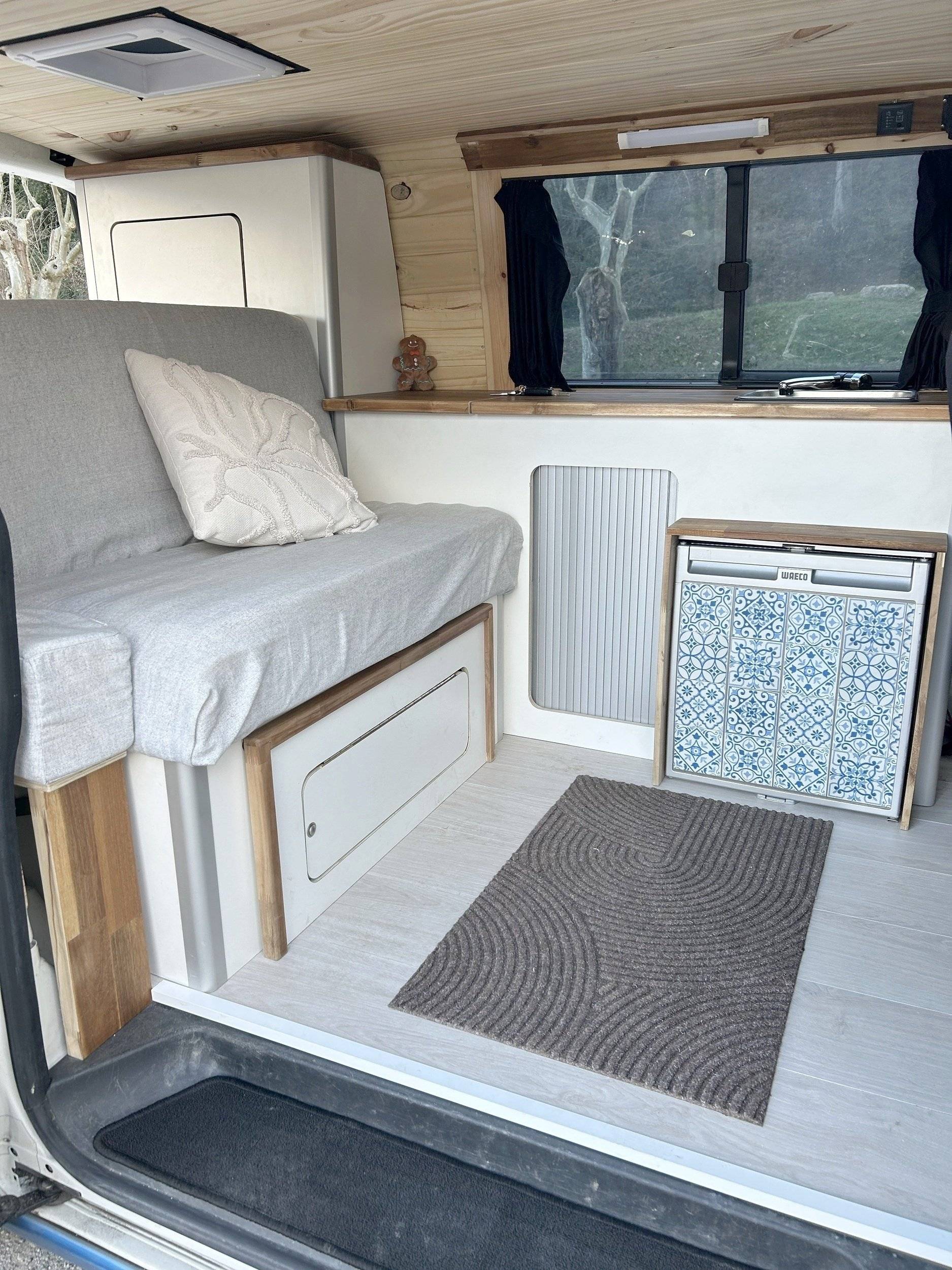 Essecke Volkswagen Volkswagen Transporter T5 - Yescapa