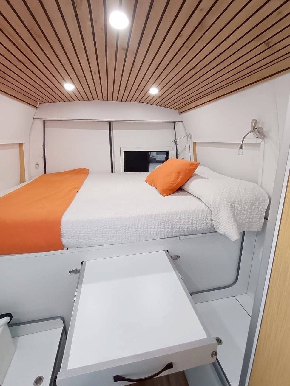 Dining Area Renault Master 2,3 l 170 ch - Yescapa