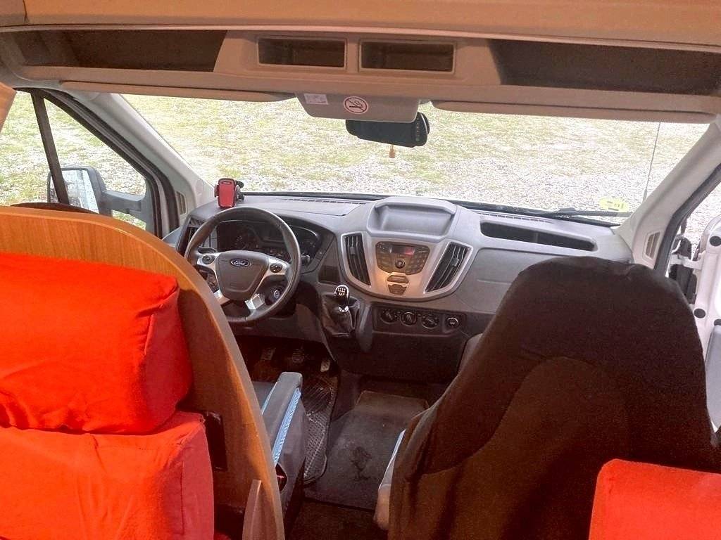 Challenger FORD TRANSIT