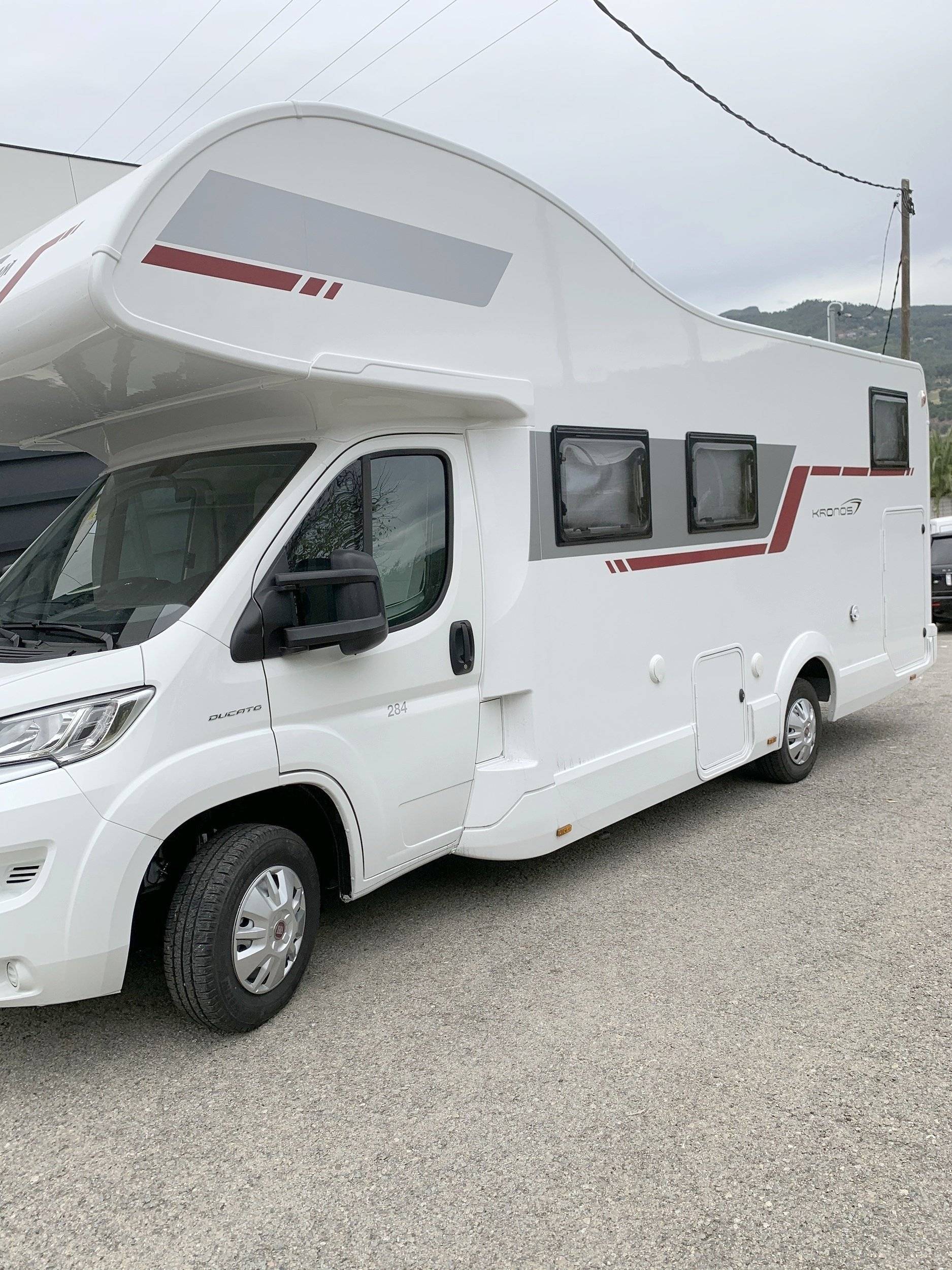 Front view from 3/4 Fiat FIAT DUCATO - Yescapa