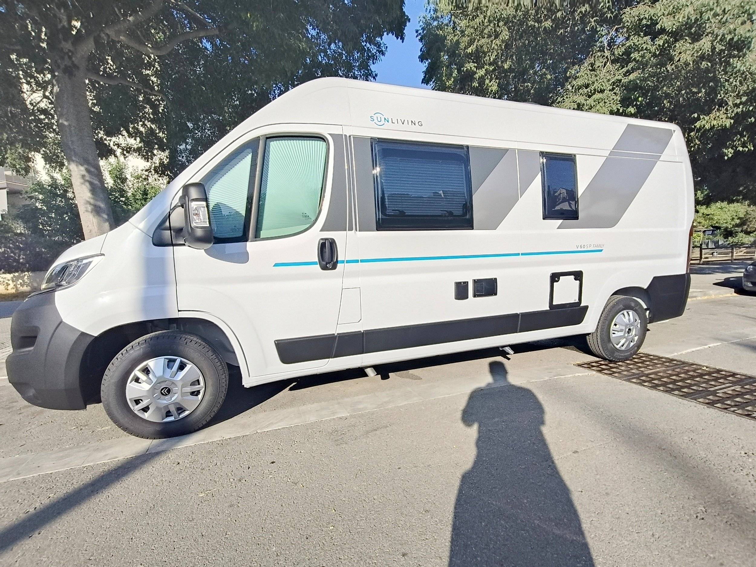 schräge Vorderansicht Citroën Jumper 2,2 l 140 ch - Yescapa