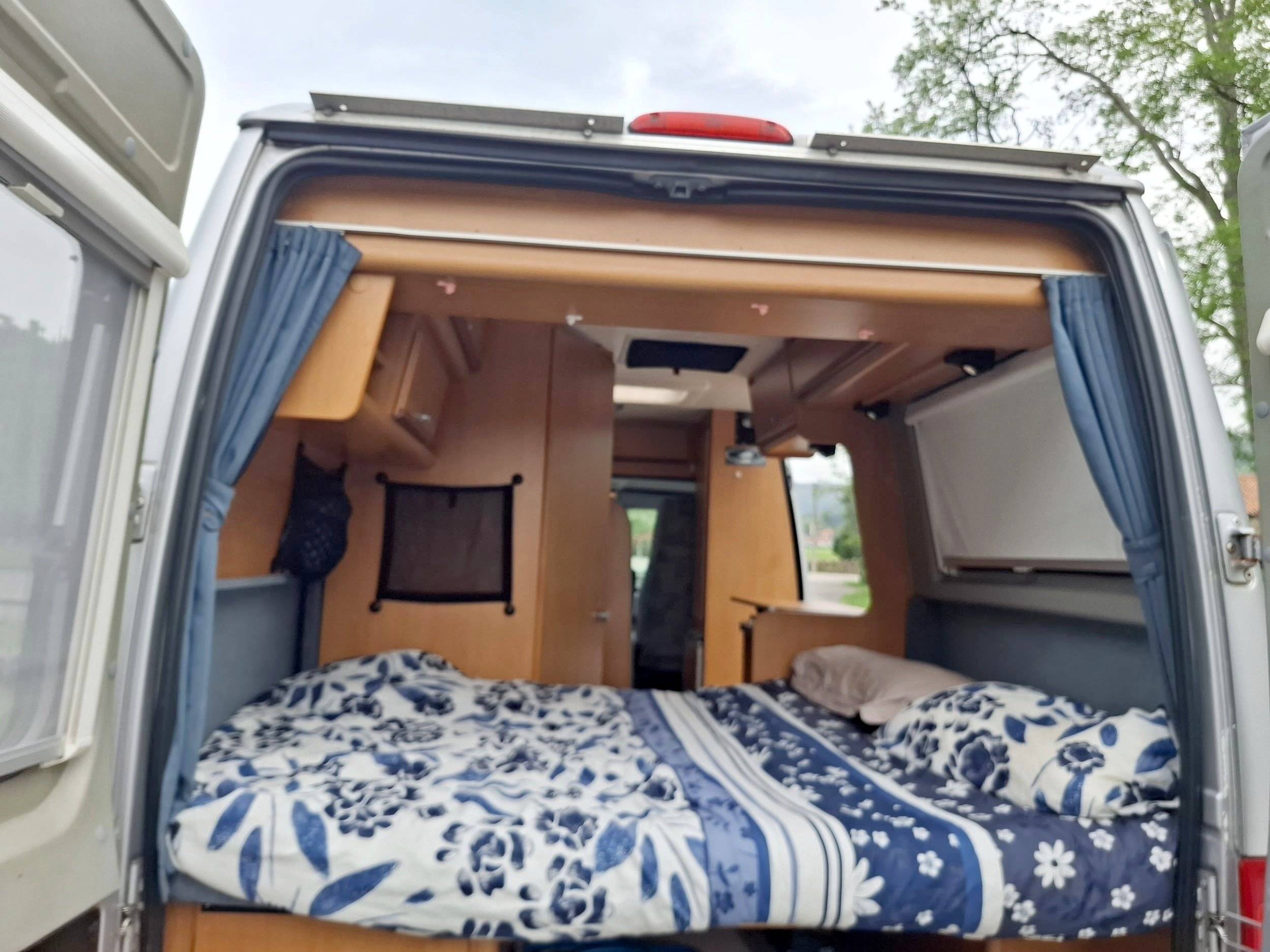 Plazas en cama Fiat Ducato 2,8 - Yescapa