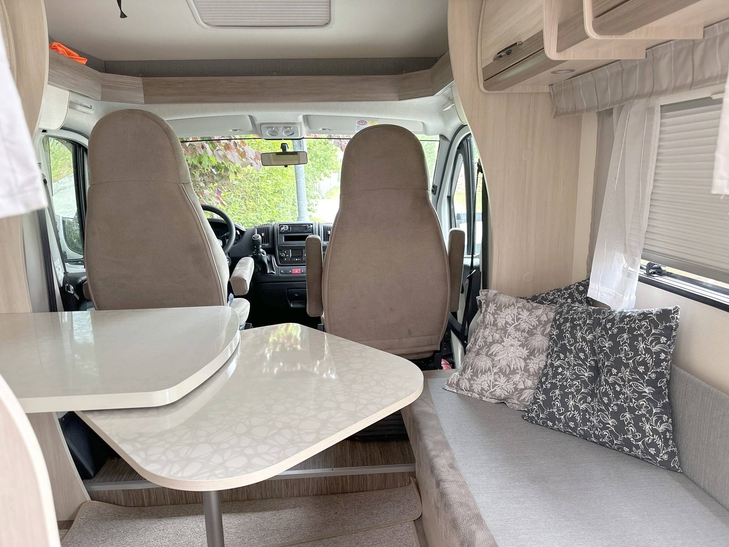 Área de jantar Fiat 2,3 l 130 ch - Yescapa