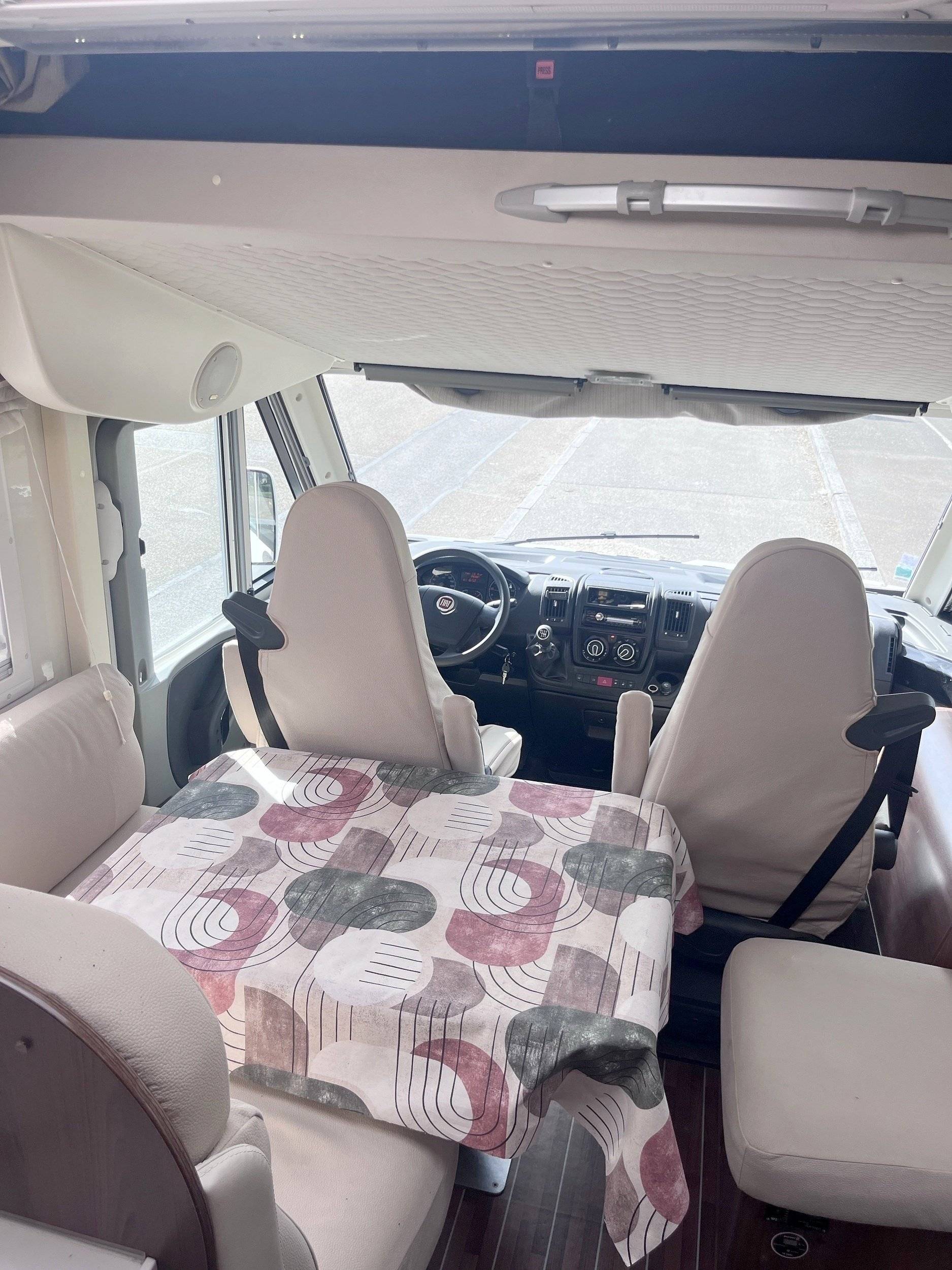 Coin repas Fiat Ducato 2,3 130 ch - Yescapa