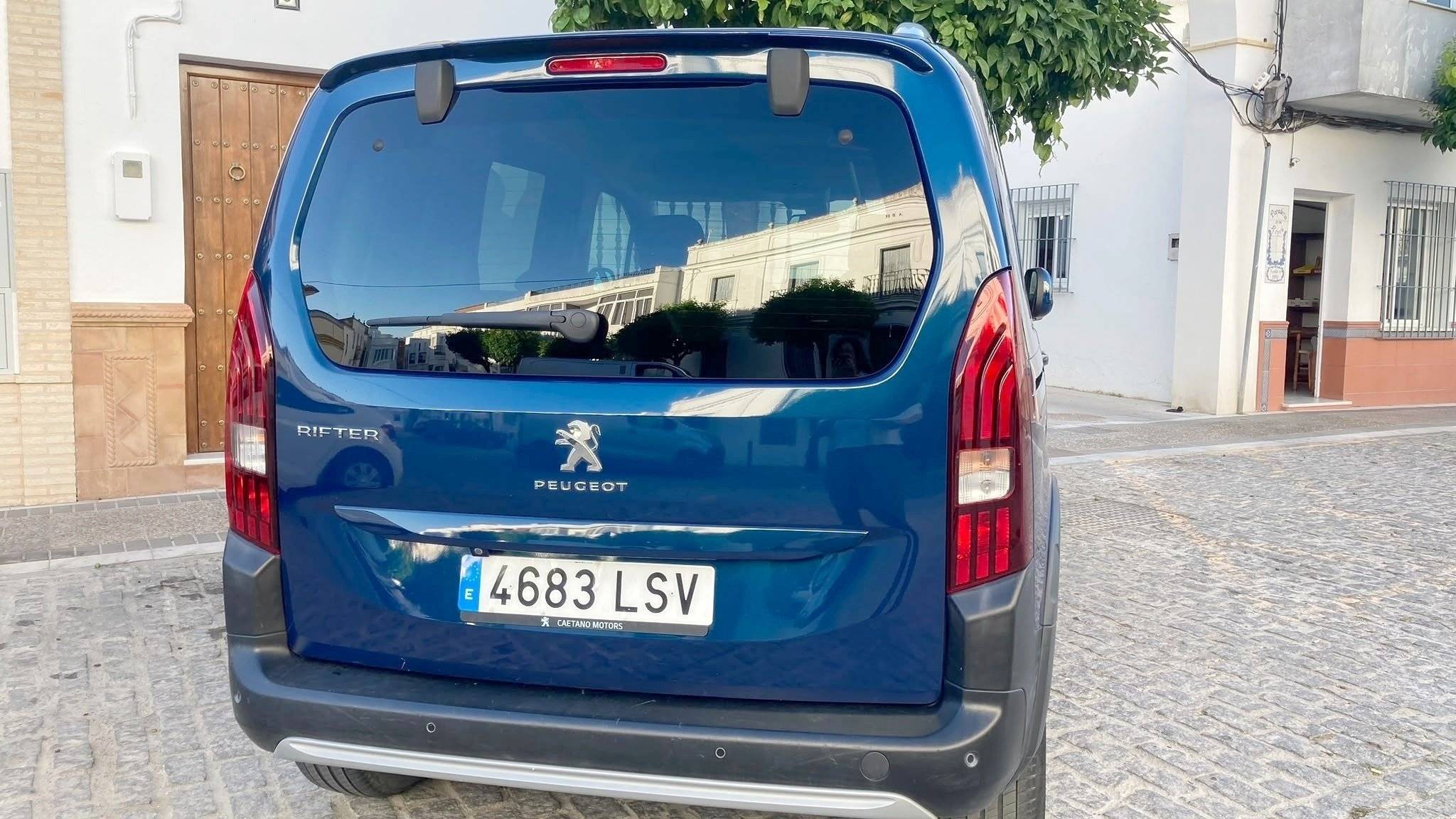 Vista parte trasera del vehículo Peugeot Peugeot Rifer - Yescapa
