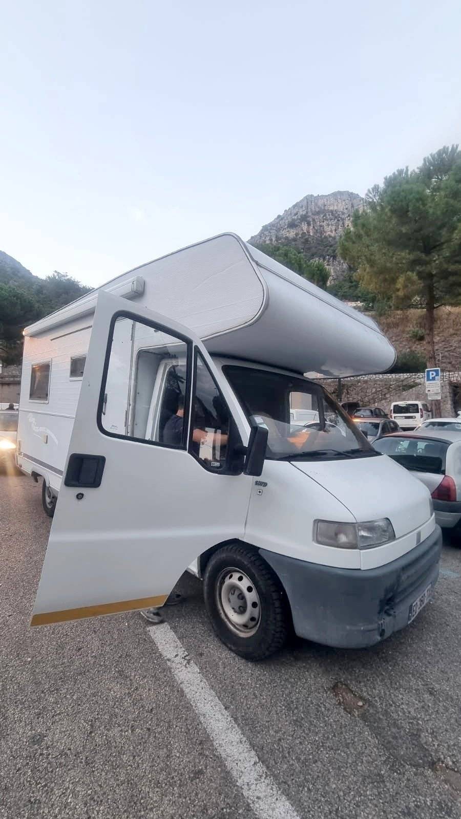 Vista del vehicle angle davanter Fiat Ducato 2 l 115 ch - Yescapa